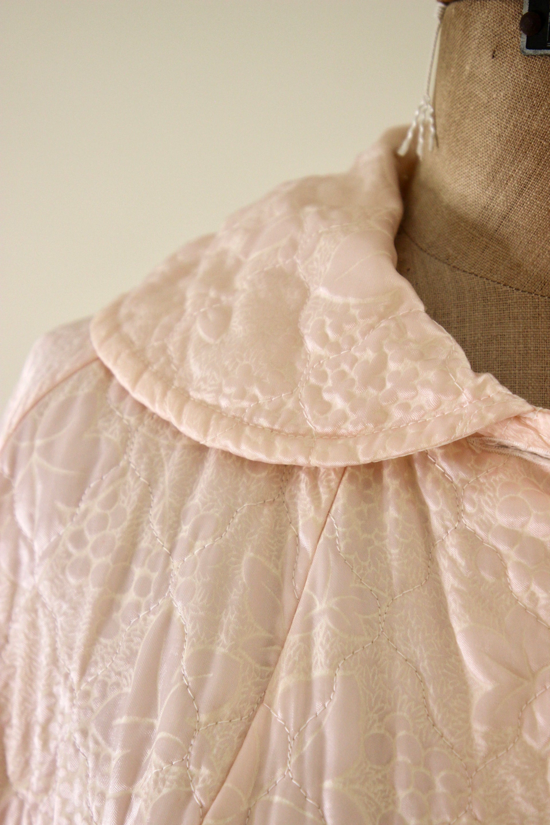 1960s Baby Pink Satin Quilted Robe//Light Coat//Oversized Coat//Size M-XL