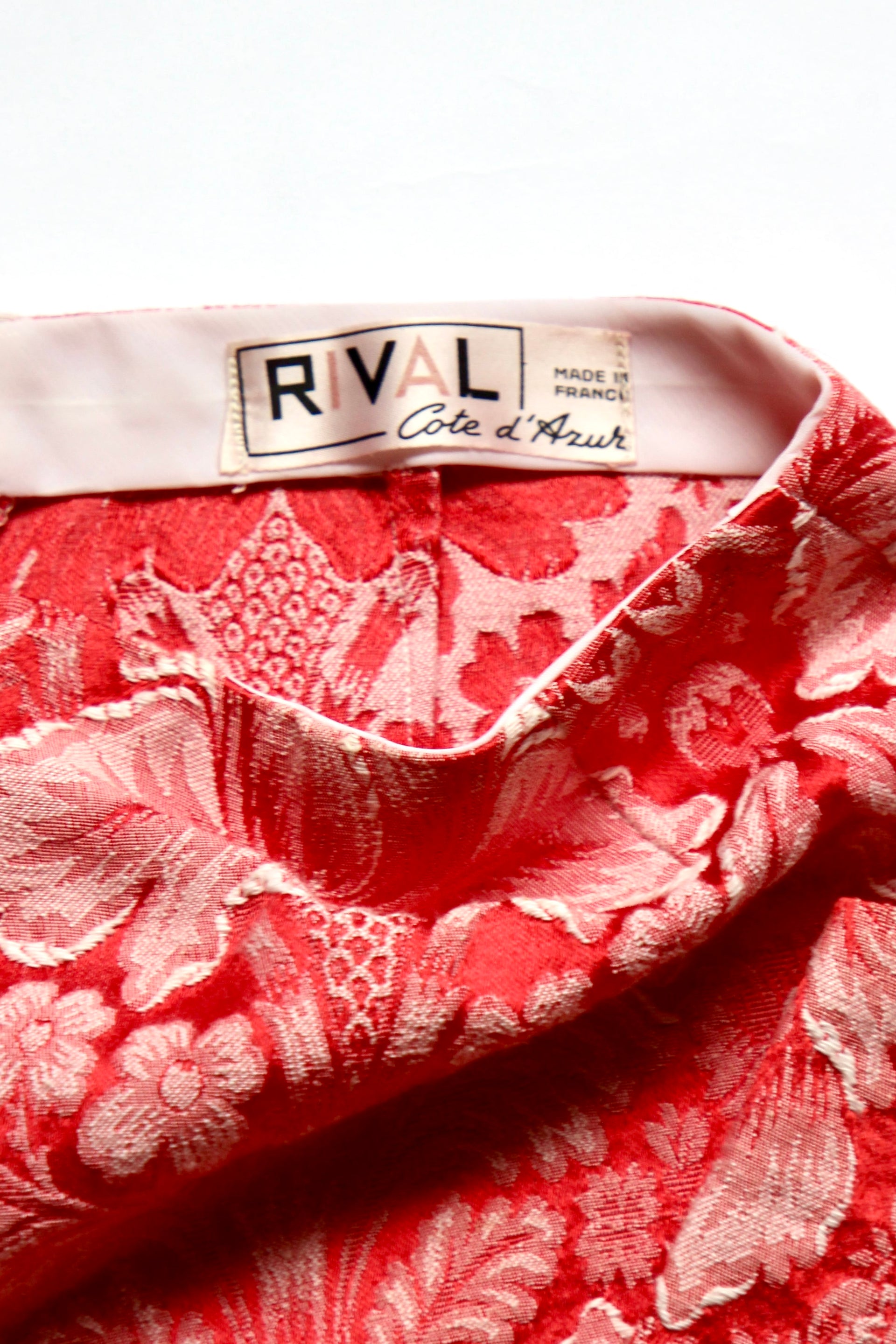 1950s Vintage Red and White Brocade Pantsuit // Size XS