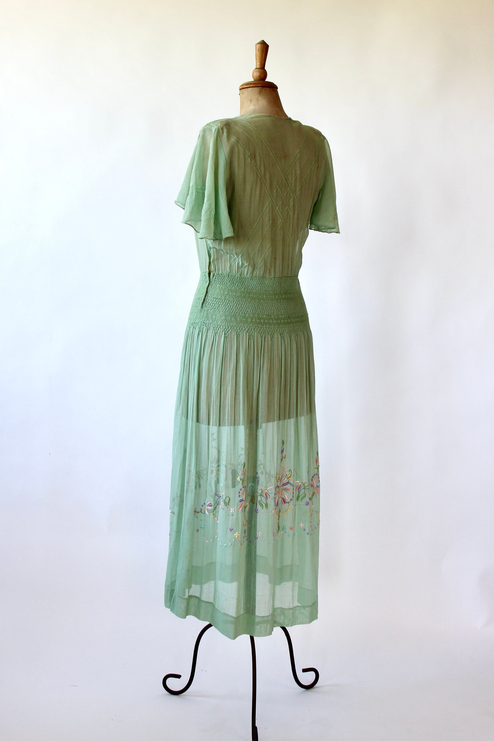 1920s 1930s Hungarian Embroidered Short Sleeve Green Dress//Size M/L
