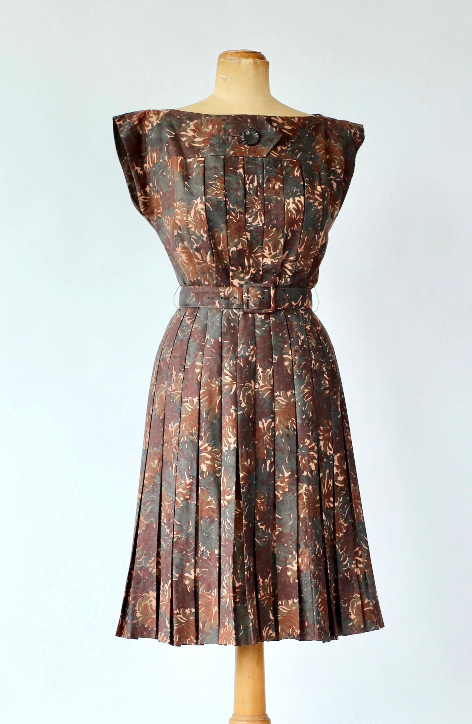 1950s Brown Cotton Dress with Abstract Floral Print//Size XS/S