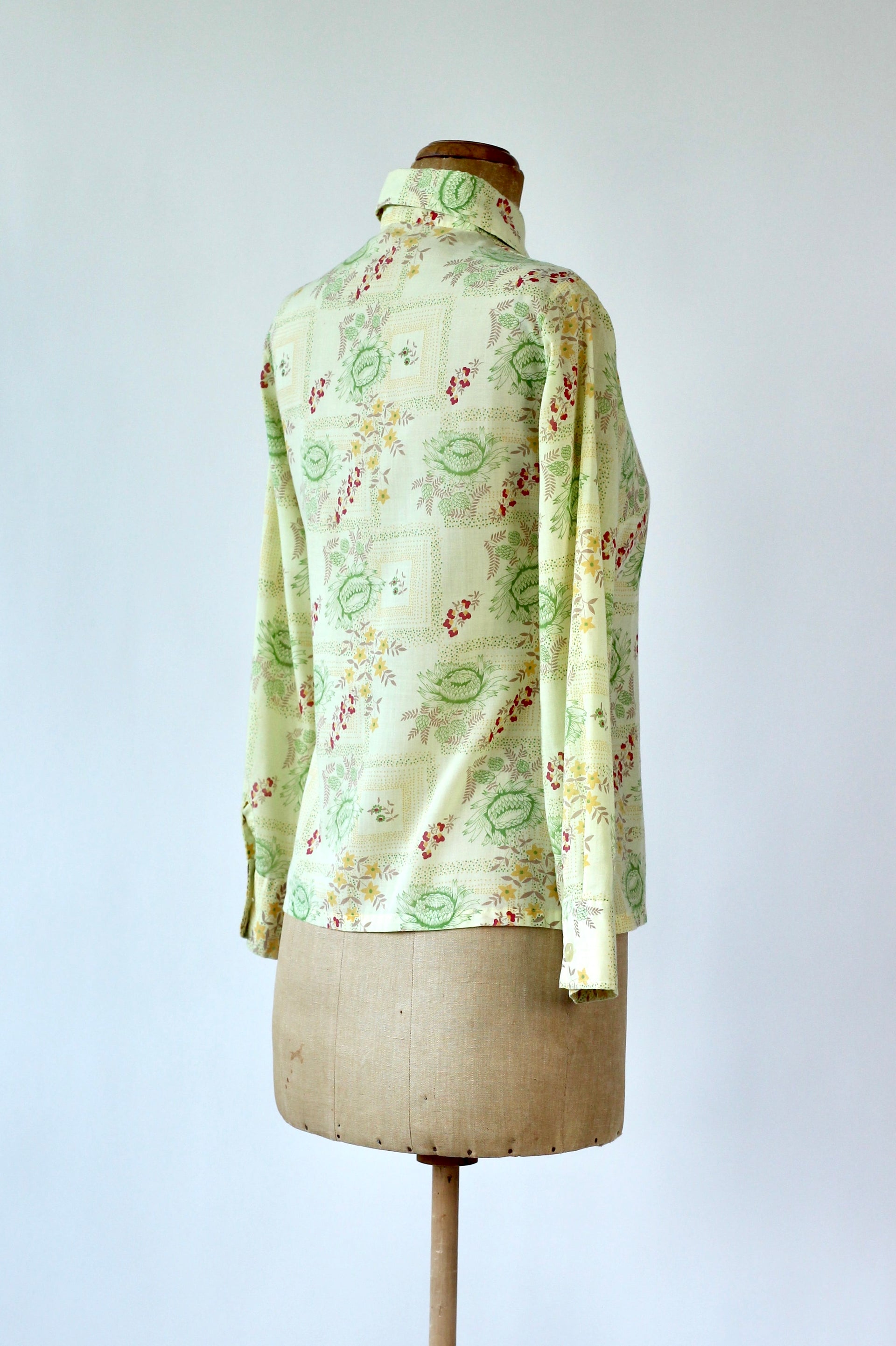 1970s Vintage Yellow Shirt with Floral Pattern // Size S/M