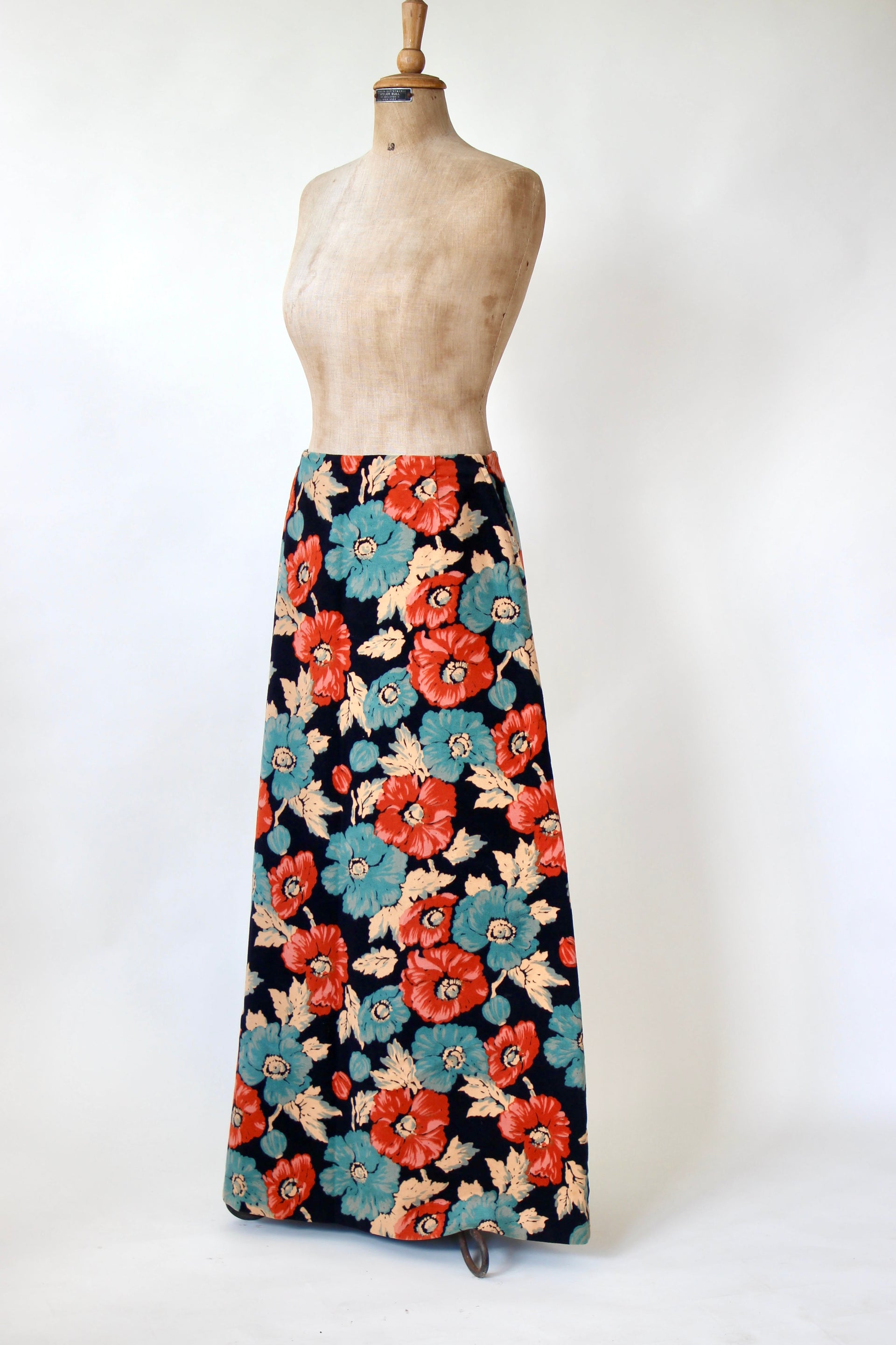 1970s High Waisted Velvet Maxi Skirt // Size S/M