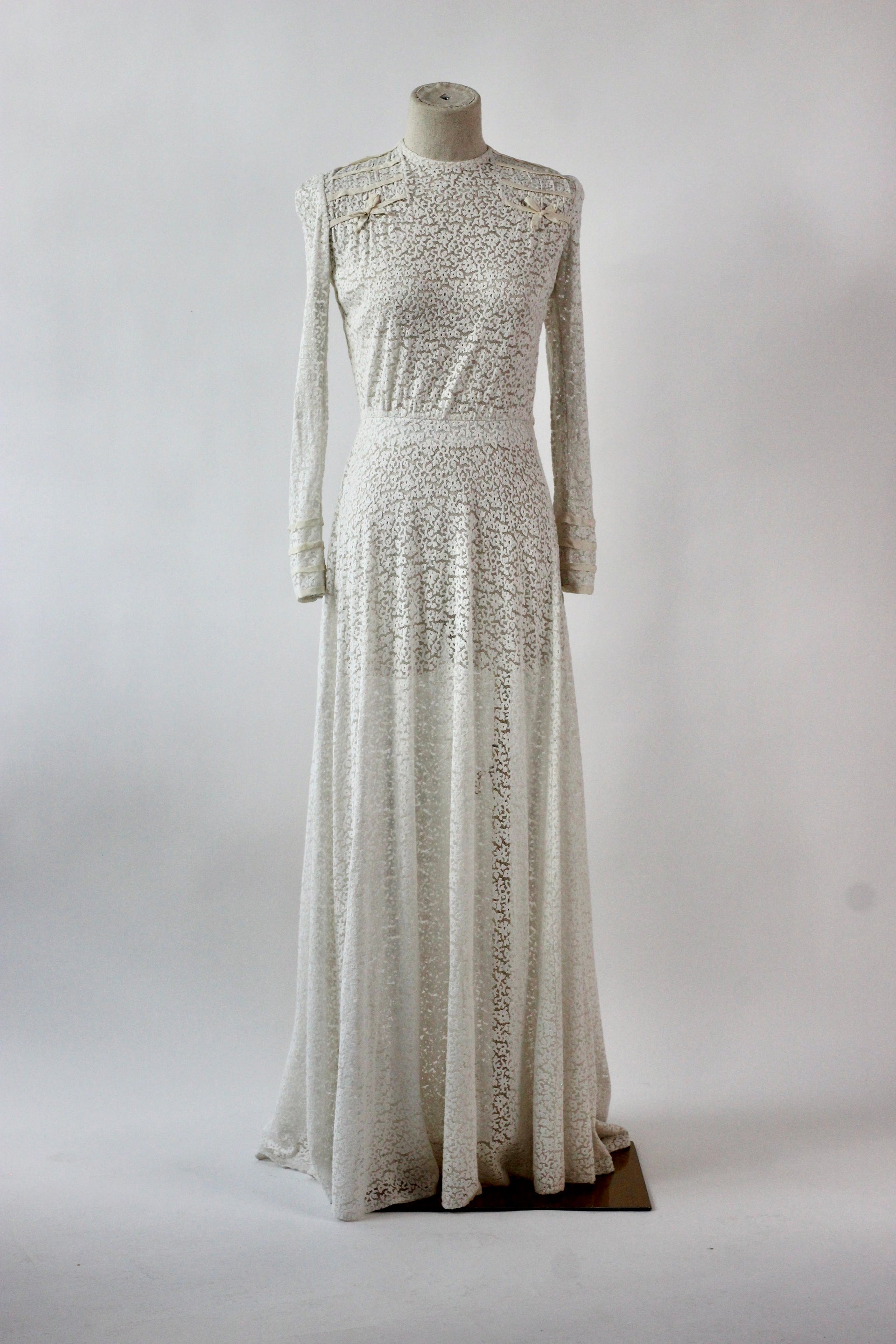 1920s 1930s Vintage Lace Wedding Dress // Size XS