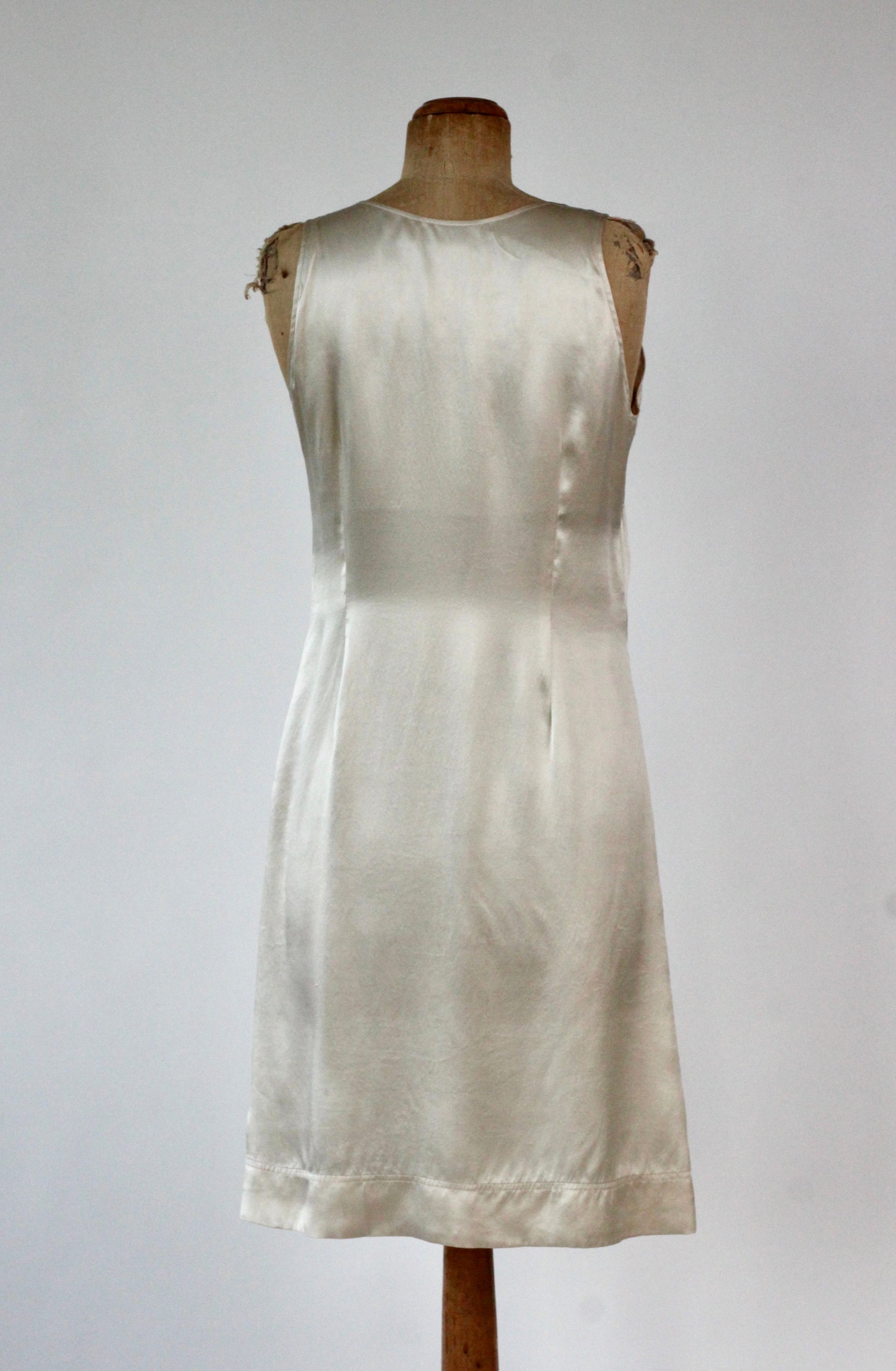 Vintage Ivory Sleeveles Silk Dress with Flower Applique //Danish Design//Size M