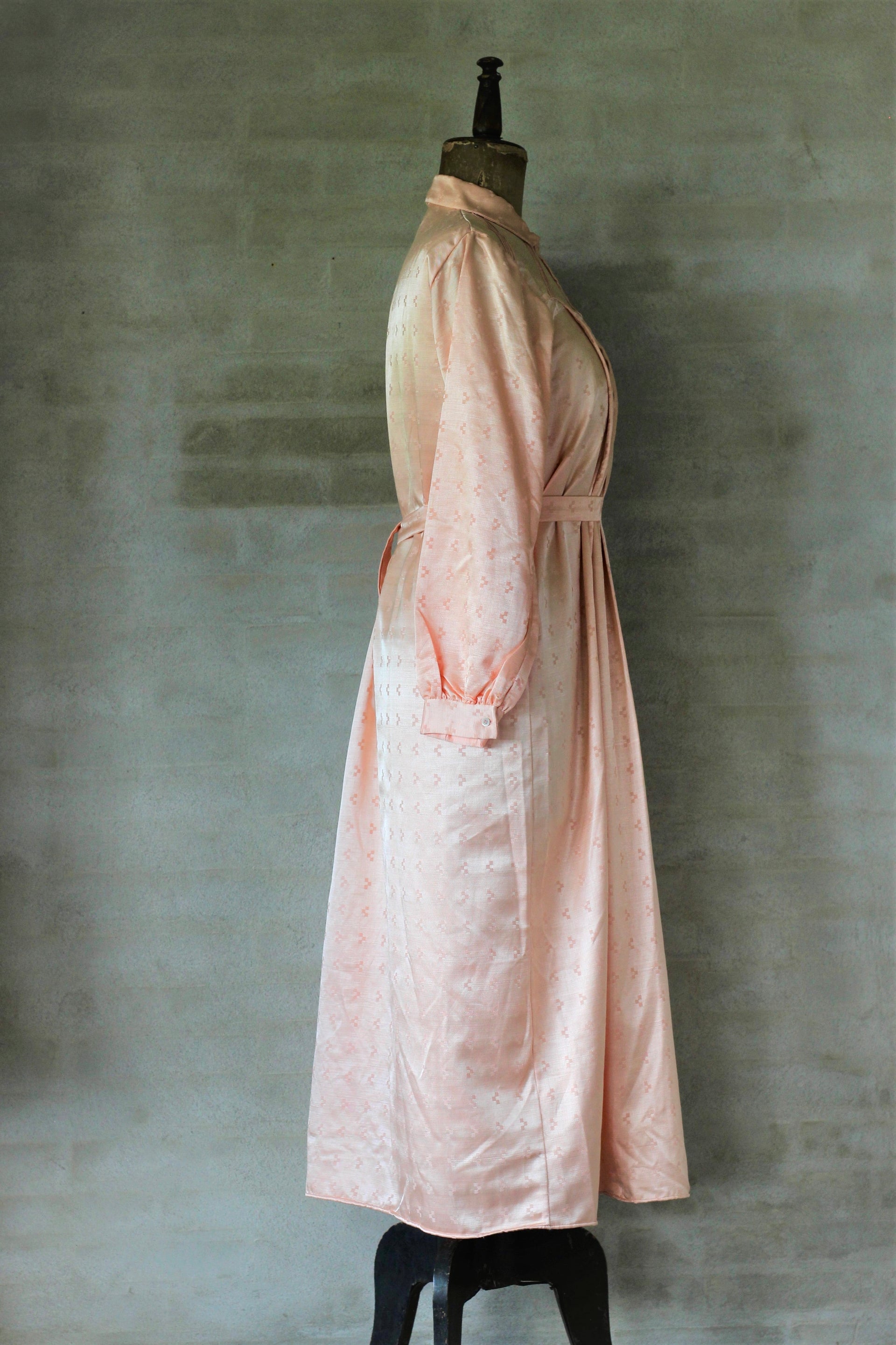 1940s Vintage Italien Pink Slip Dress / Night Gown // Size M/L