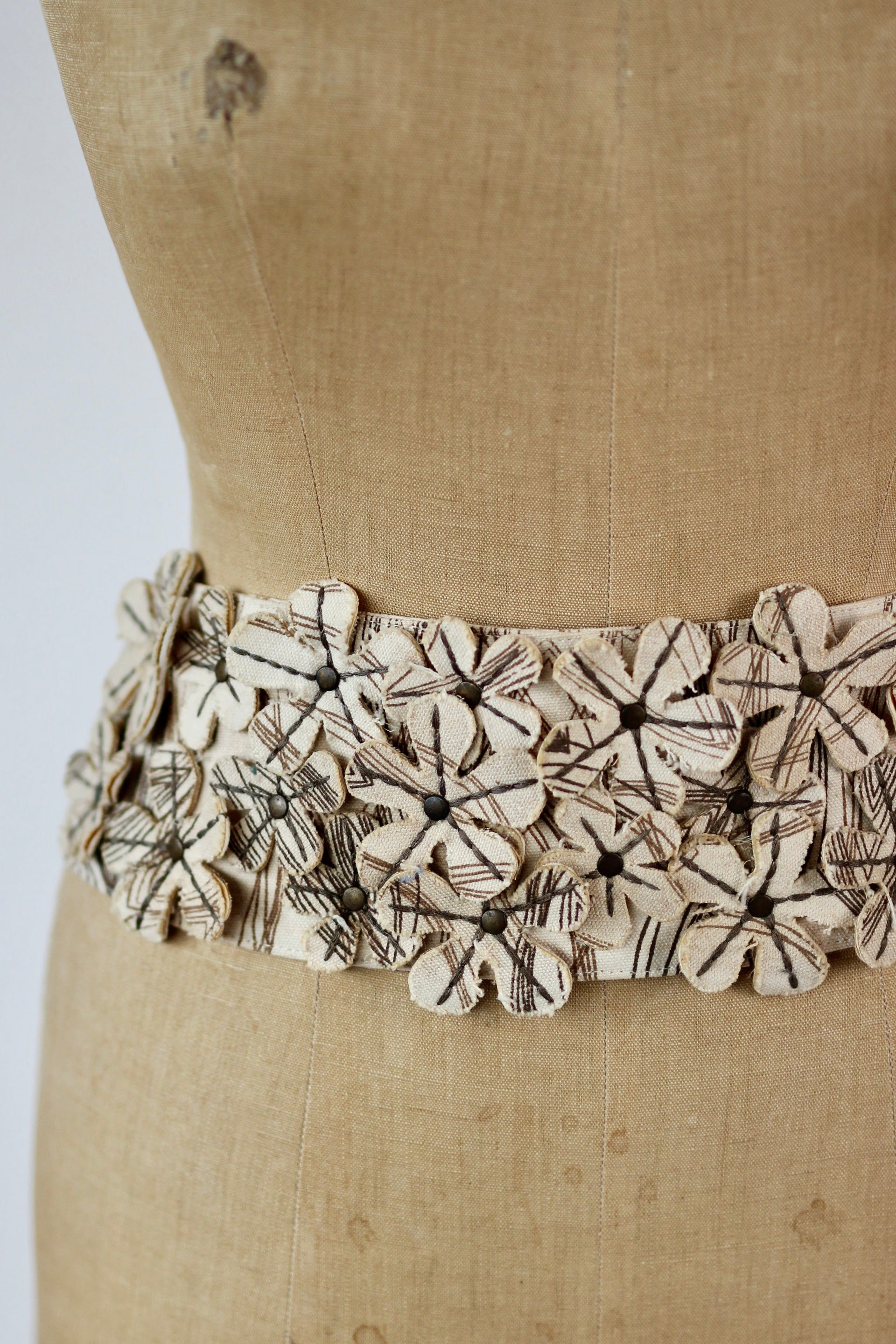 Vintage Y2K Cotton Belt with 3D Flowers // Size S/M