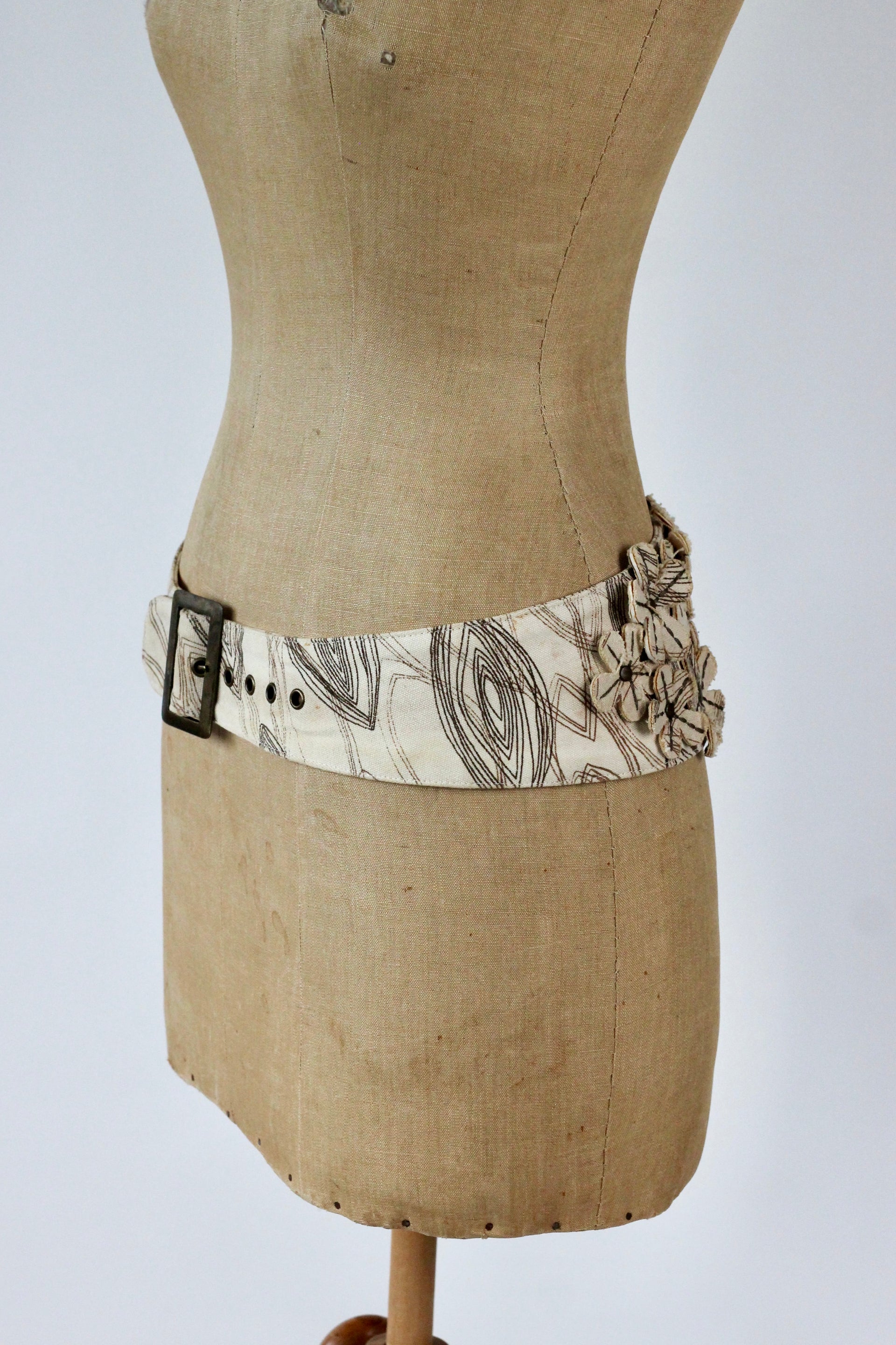 Vintage Y2K Cotton Belt with 3D Flowers // Size S/M