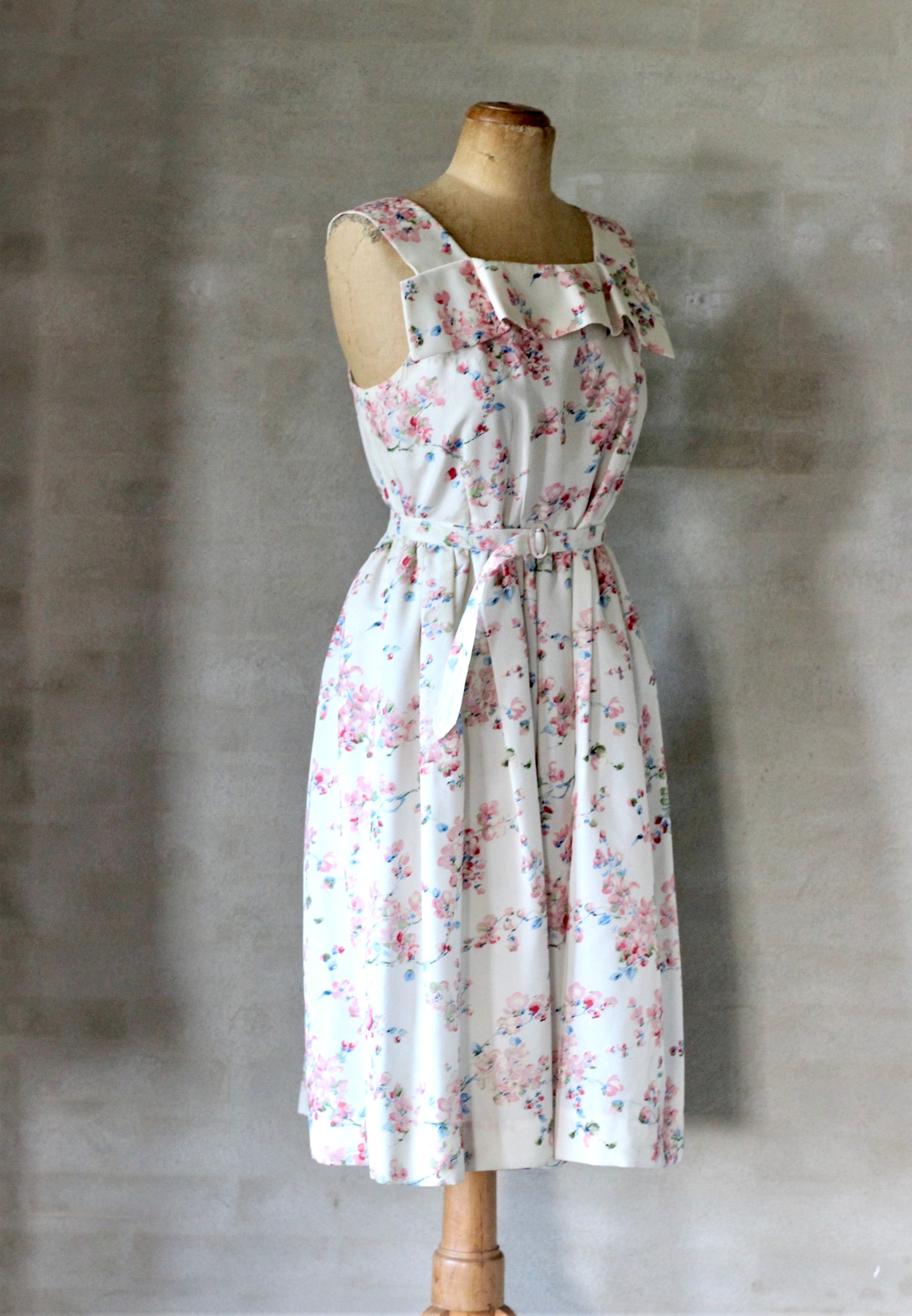 1950s White Taffeta Dress with Bolero//Blue and Pink Flowers//Size S/M