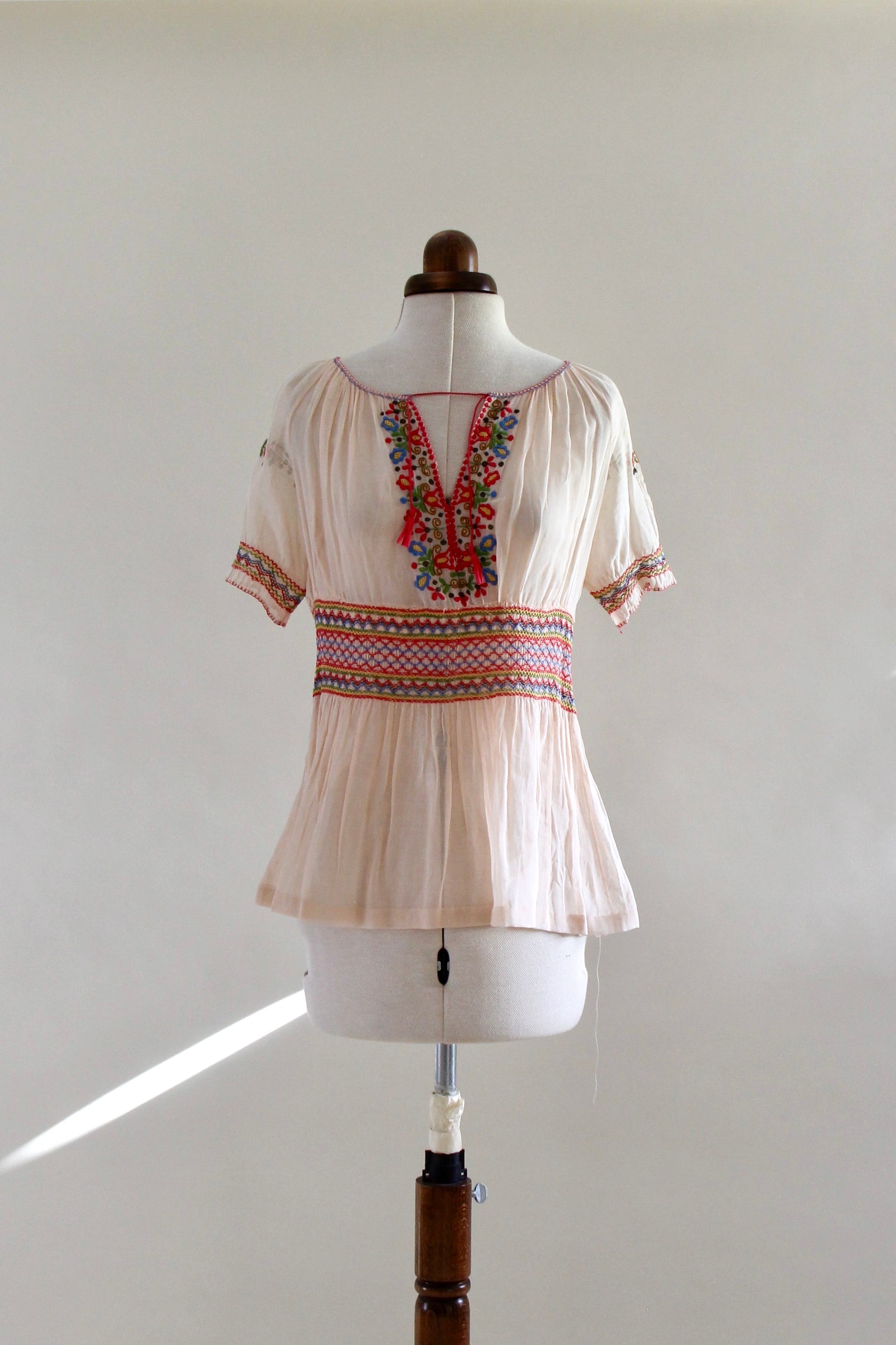 1920s 1930s Hungarian Embroidered Short Sleeve Pale Pink Top // Size XS/S