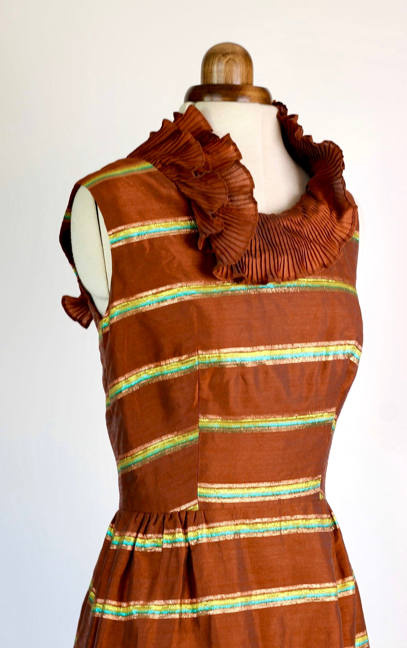 1960s Dress in Brown with Metal Threads//Made in London//Size XS