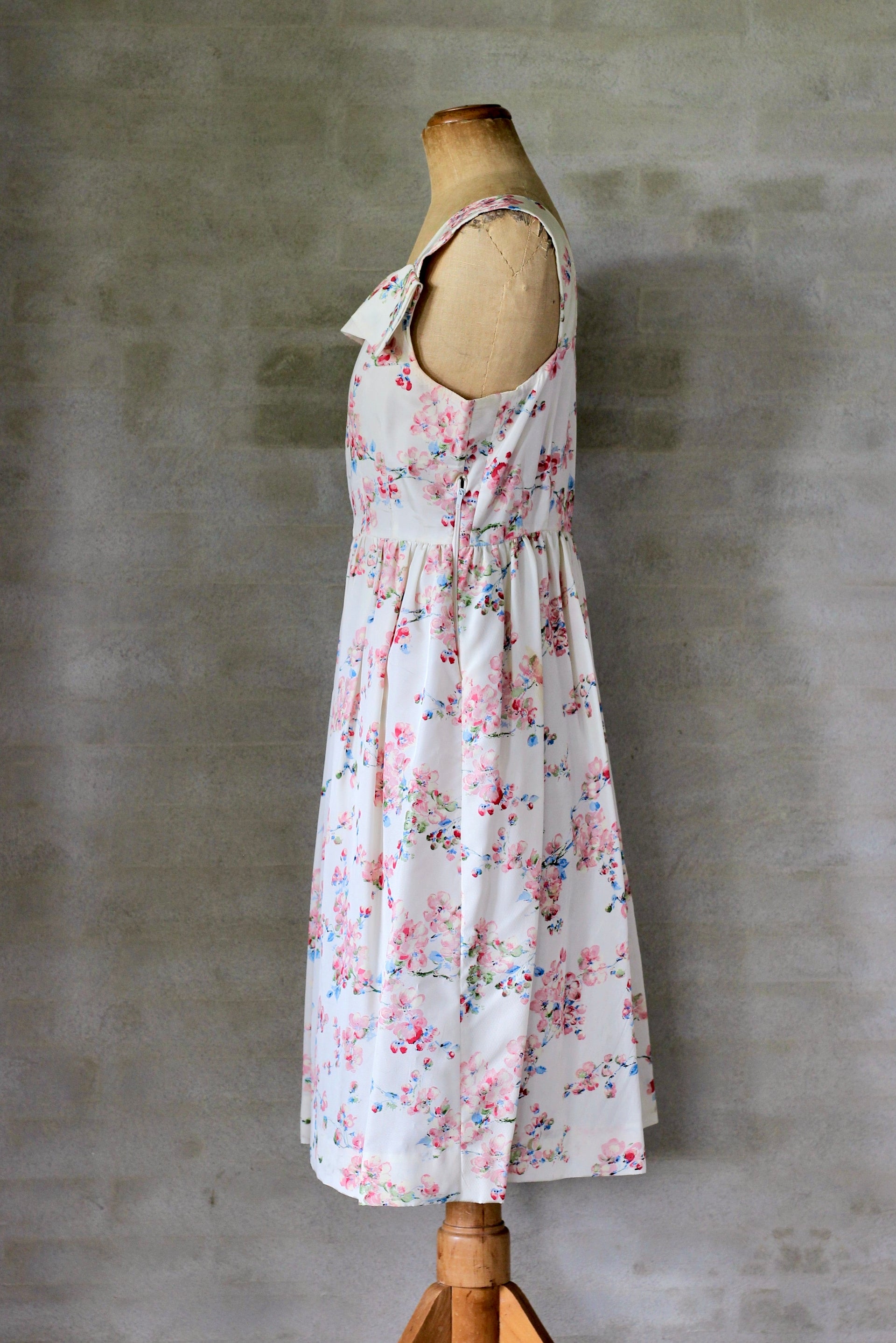 1950s White Taffeta Dress with Bolero//Blue and Pink Flowers//Size S/M
