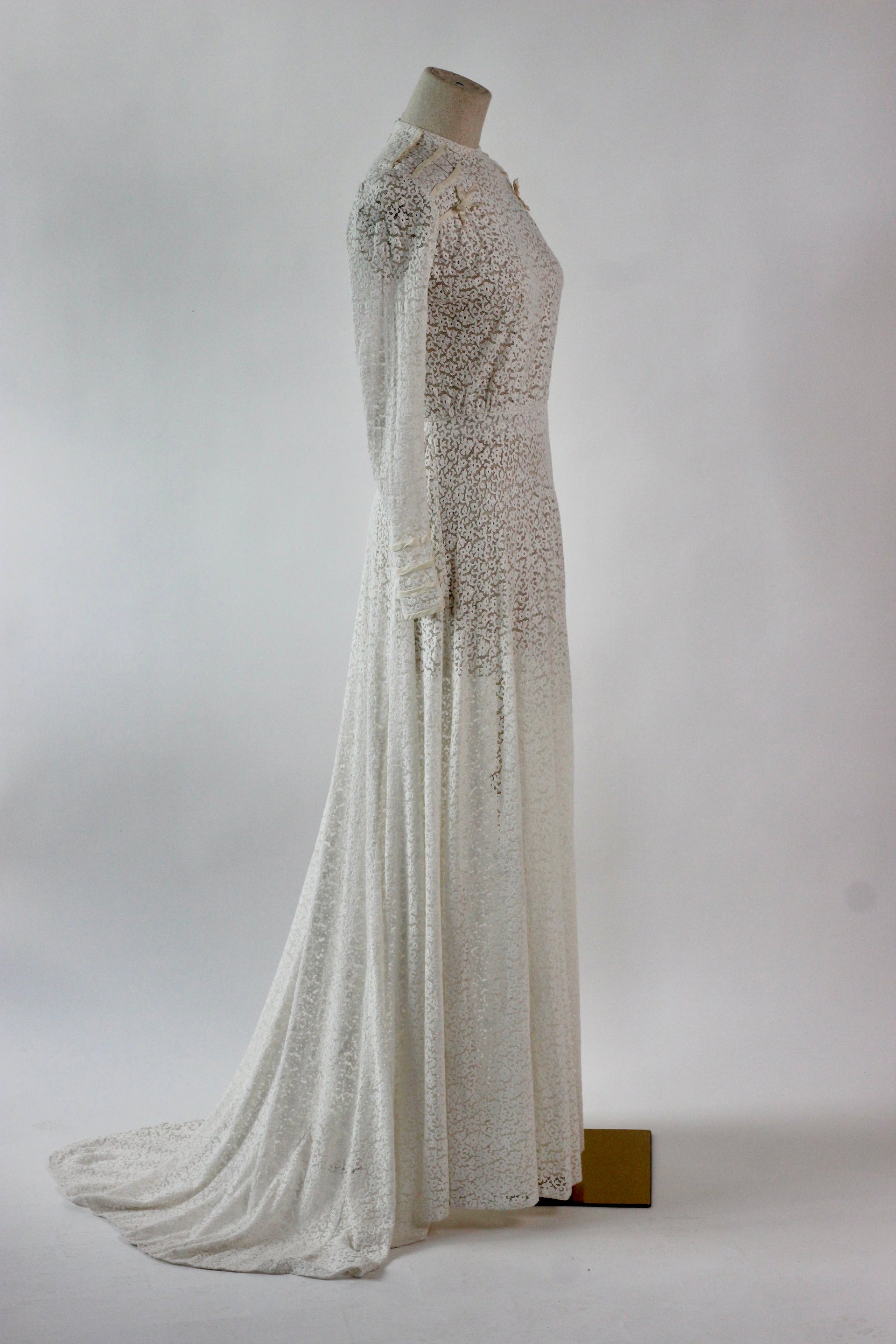 1920s 1930s Vintage Lace Wedding Dress // Size XS