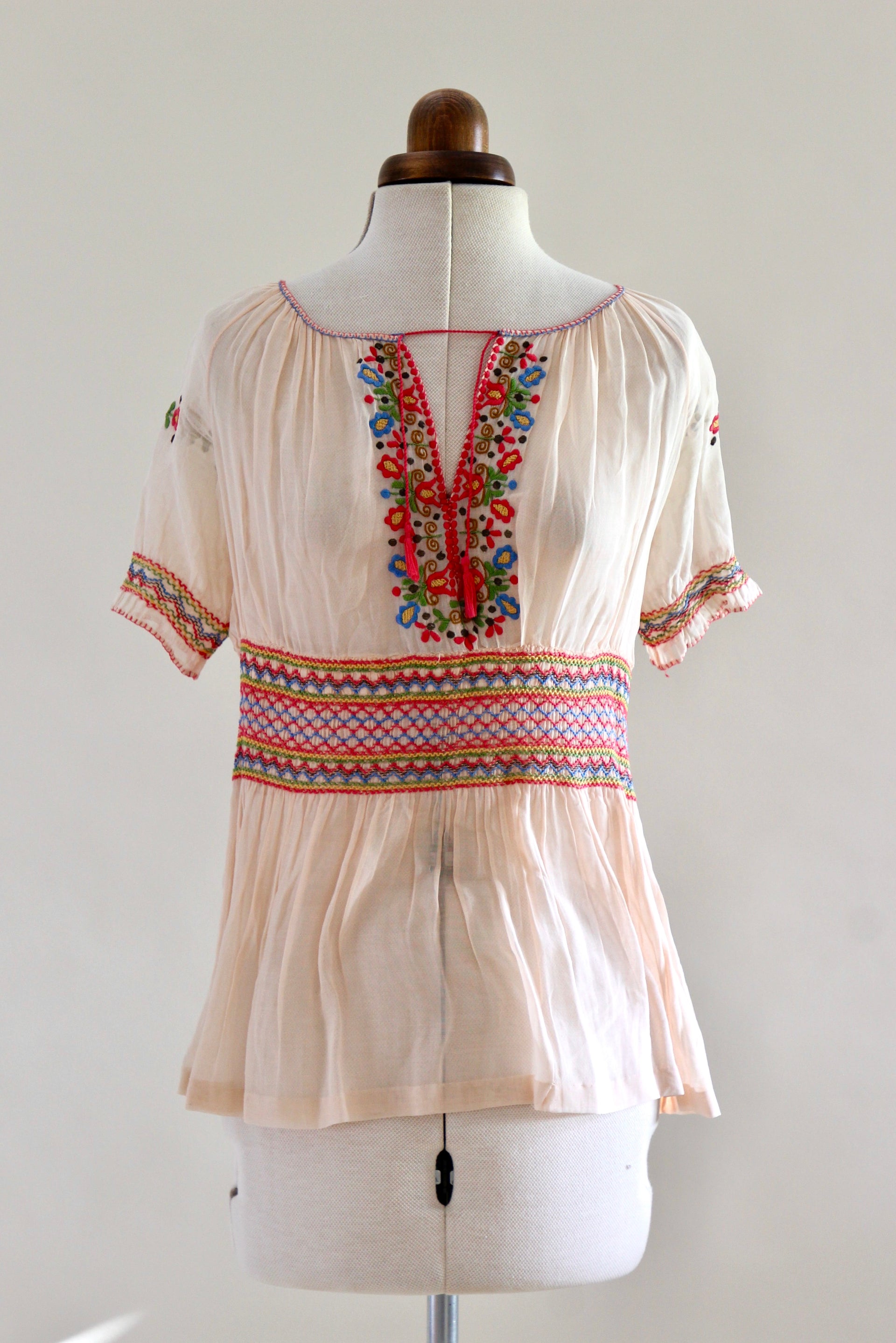 1920s 1930s Hungarian Embroidered Short Sleeve Pale Pink Top // Size XS/S