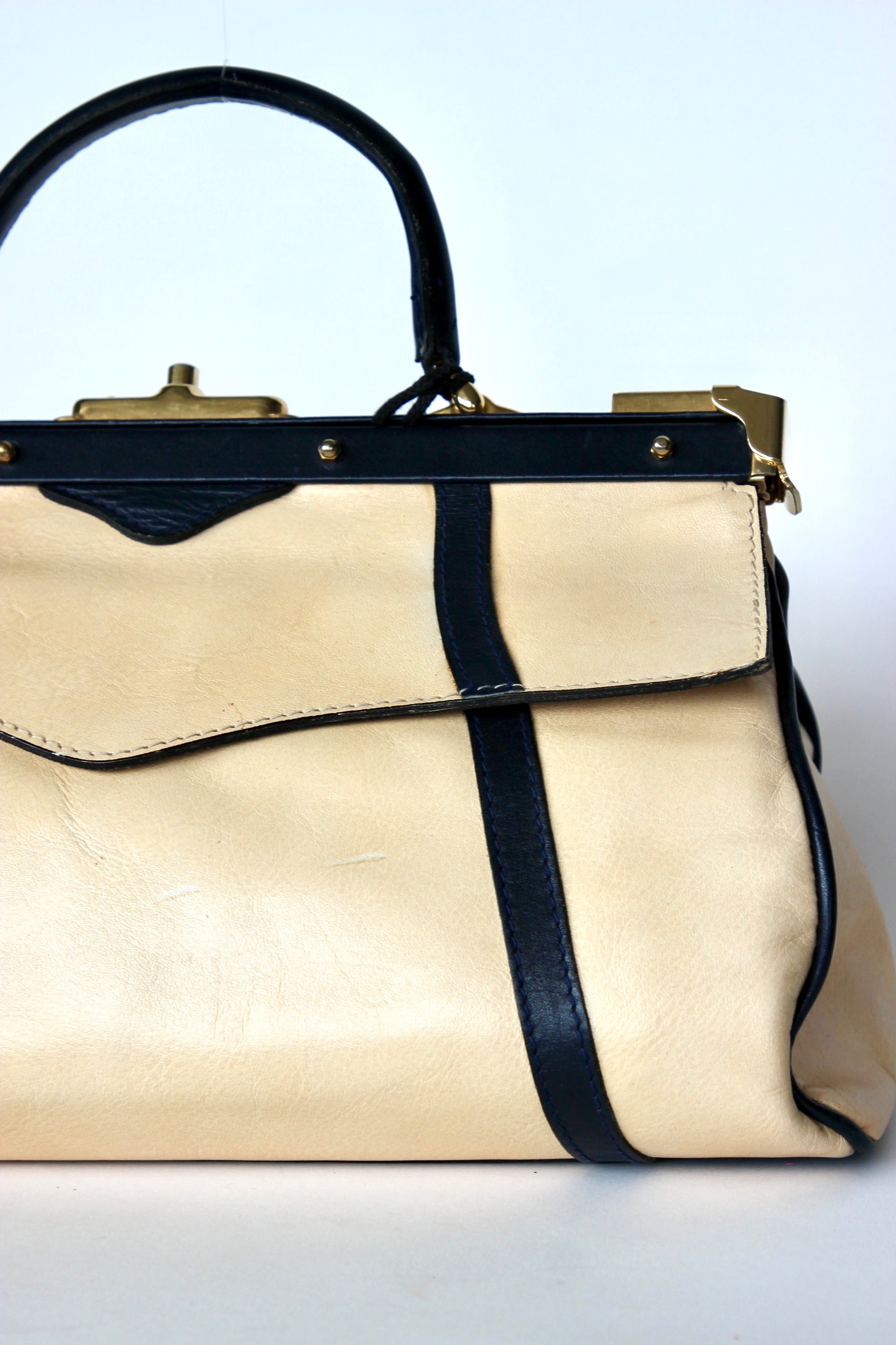 1950S 1960s Beige/Ivory Leather Top Handle Bag // Midwife Style Bag