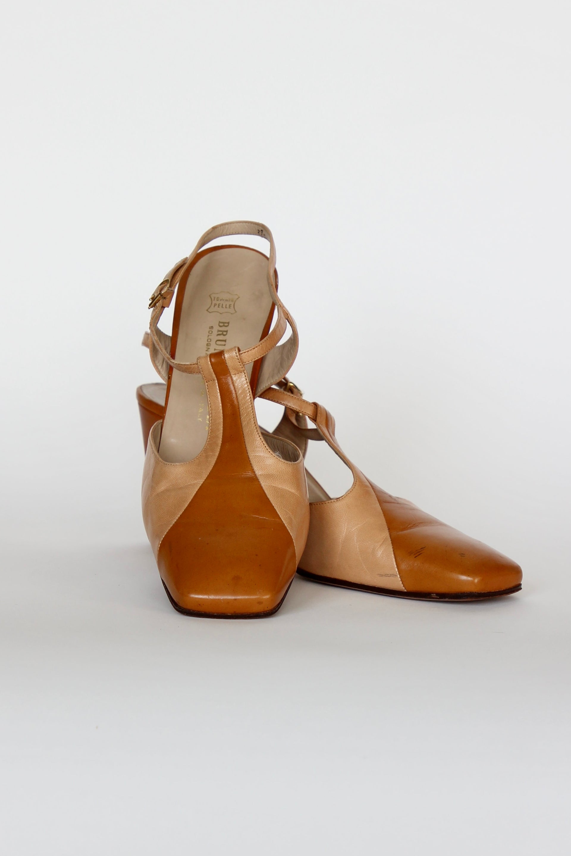 1960s Beige and Brown Leather Mid Heel Shoes // Size EU 9,5 US 8 UK 6
