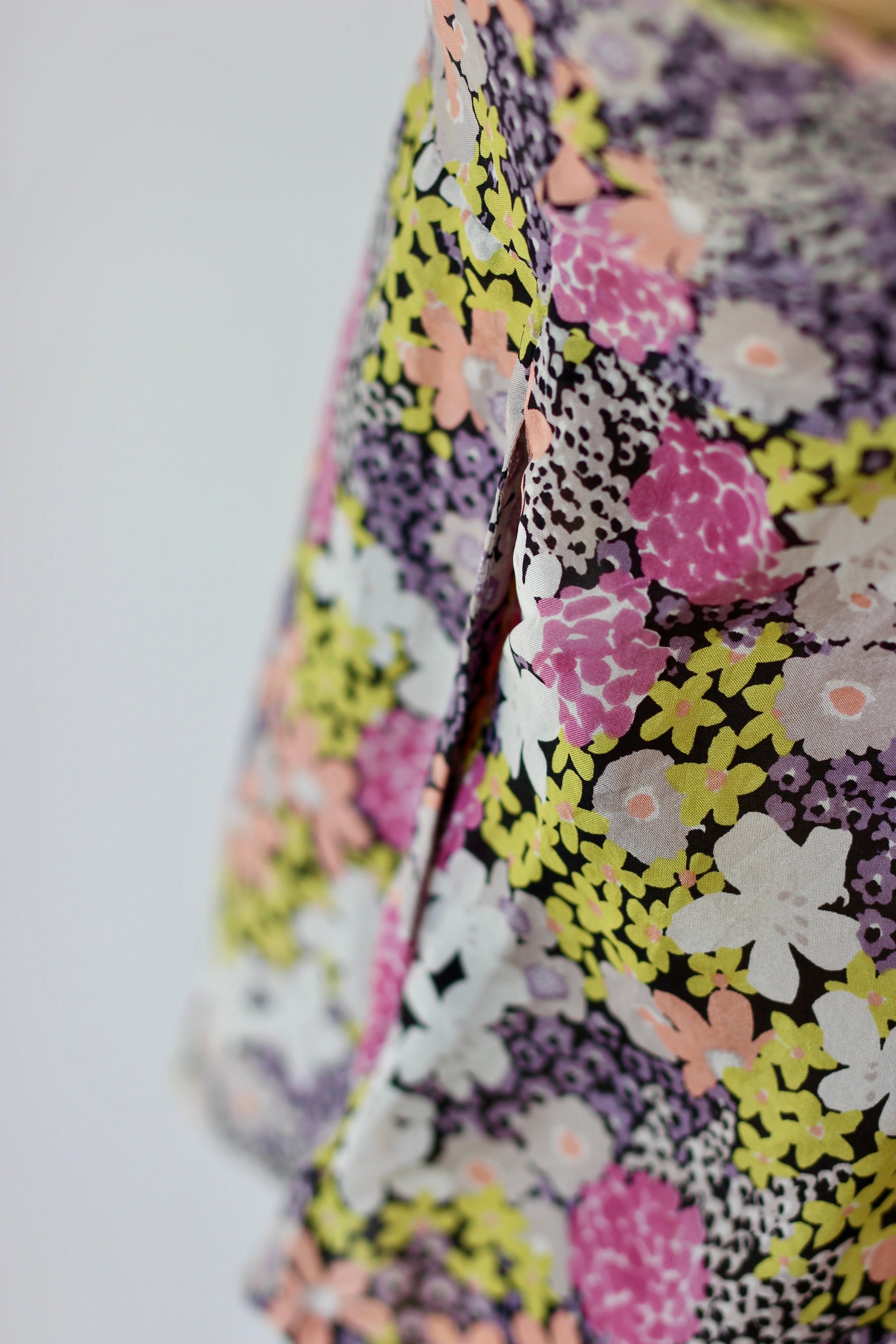 Vintage Floral Silk Top in Bright Colors //Danish Design//Size M