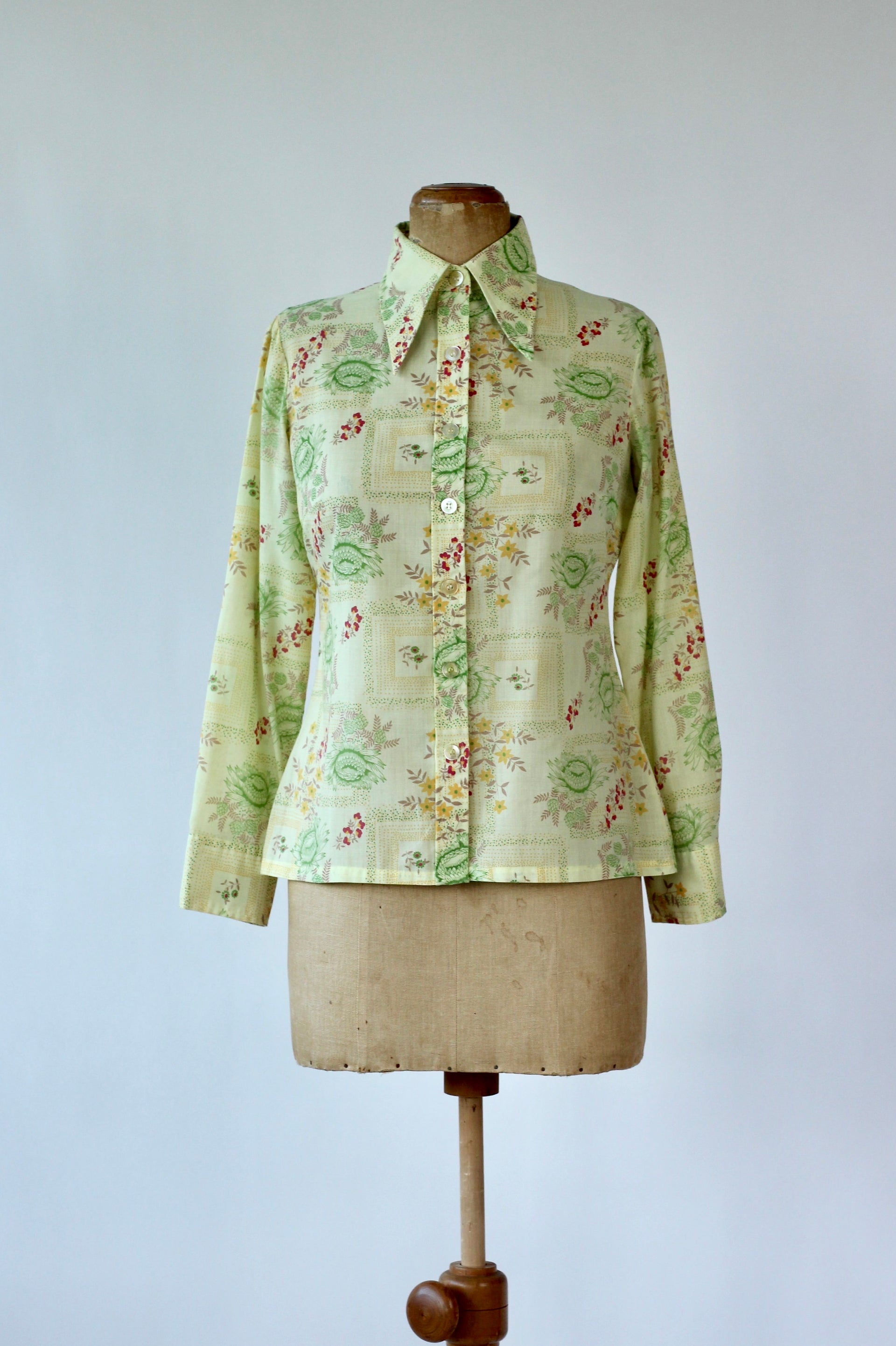 1970s Vintage Yellow Shirt with Floral Pattern // Size S/M