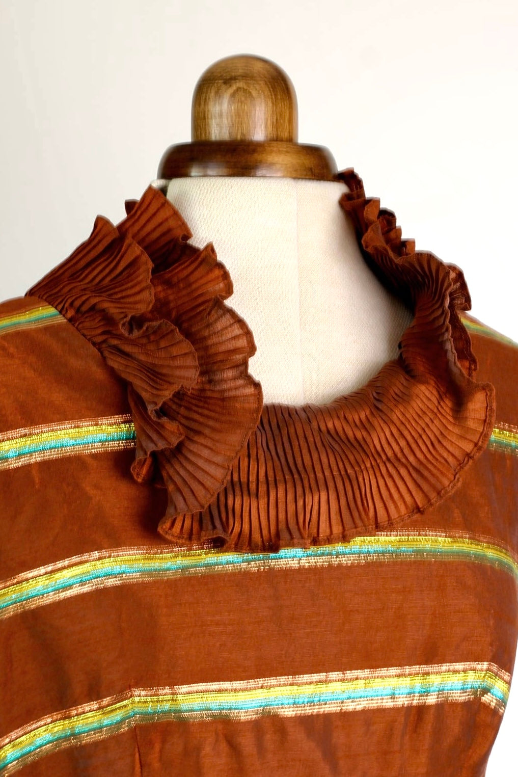 1960s Dress in Brown with Metal Threads//Made in London//Size XS