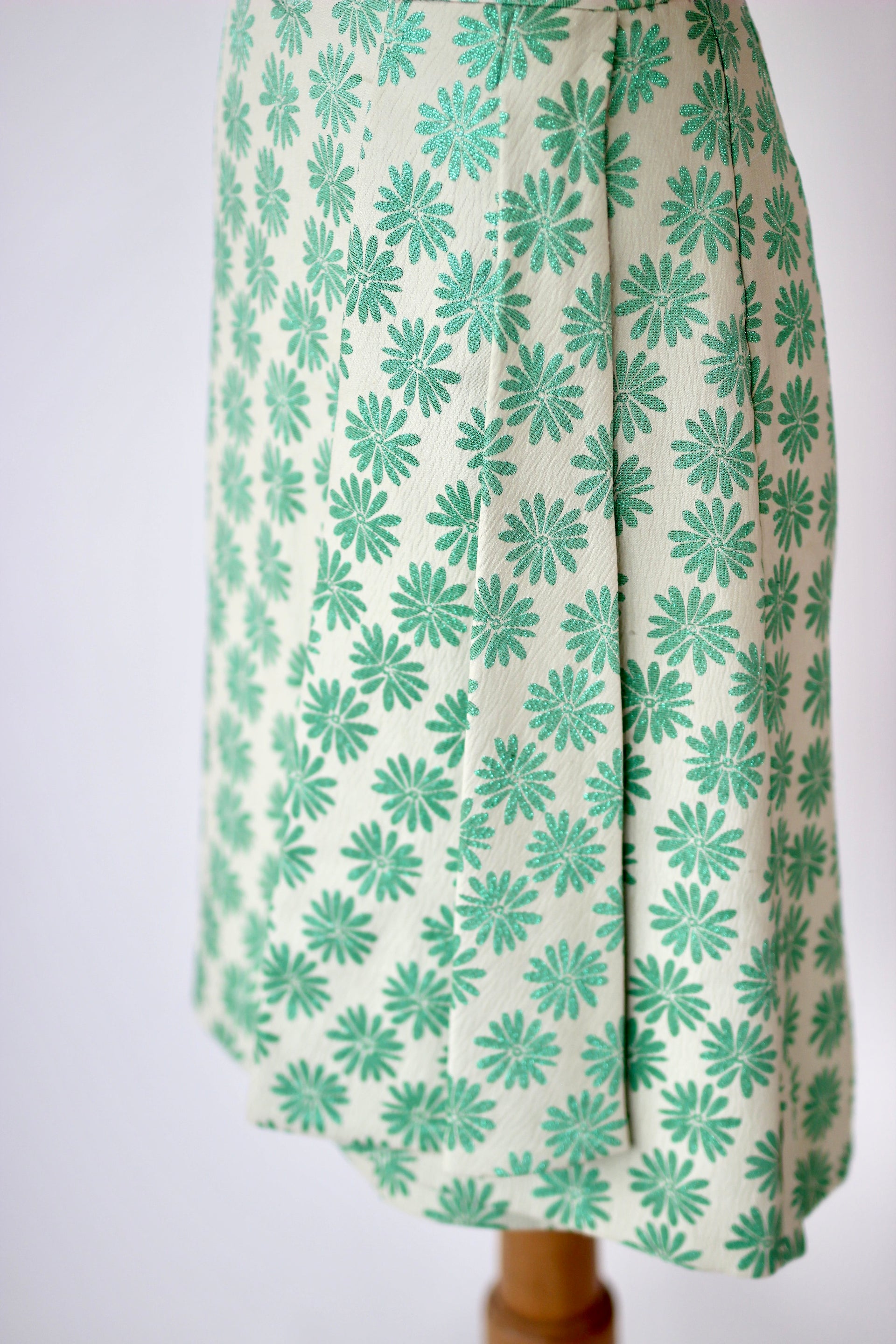 Vintage Y2K Ivory Skirt with Green Flowers // Danish Design // Size M