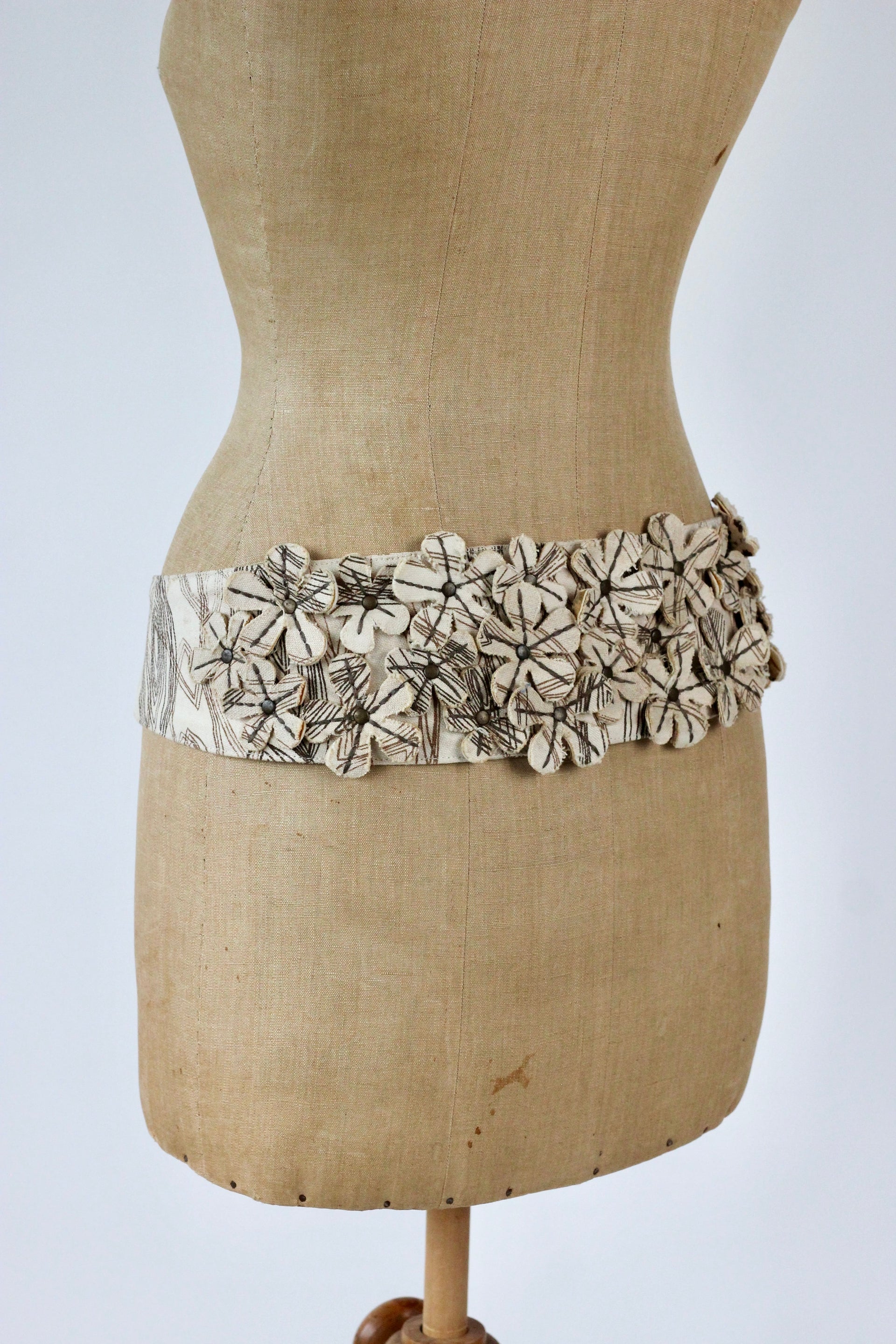 Vintage Y2K Cotton Belt with 3D Flowers // Size S/M