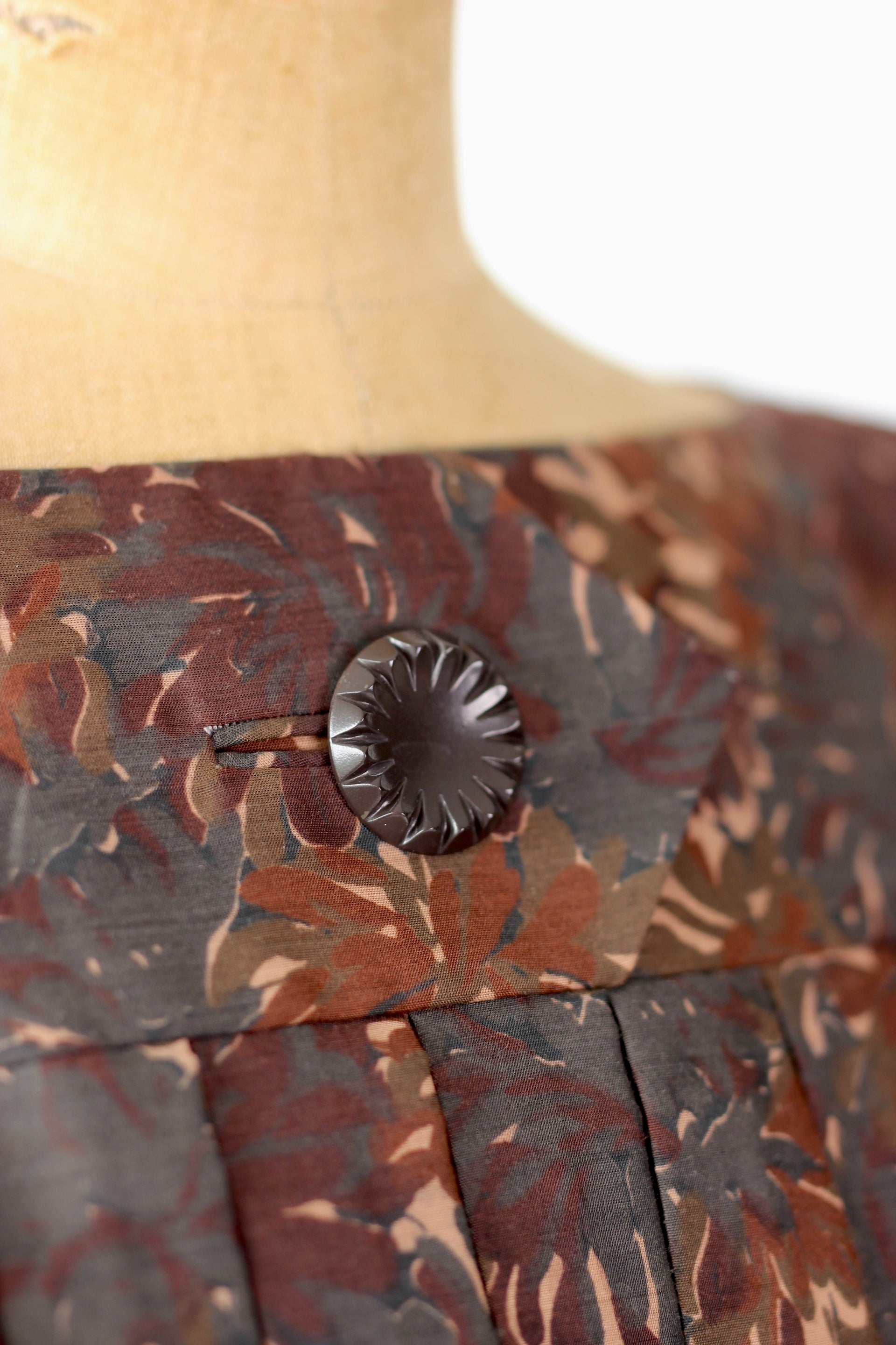 1950s Brown Cotton Dress with Abstract Floral Print//Size XS/S