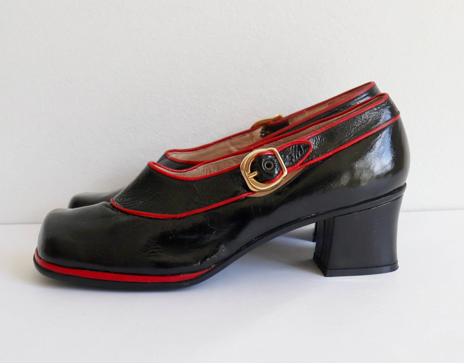 1960s Vintage Black Patent Leather Shoes