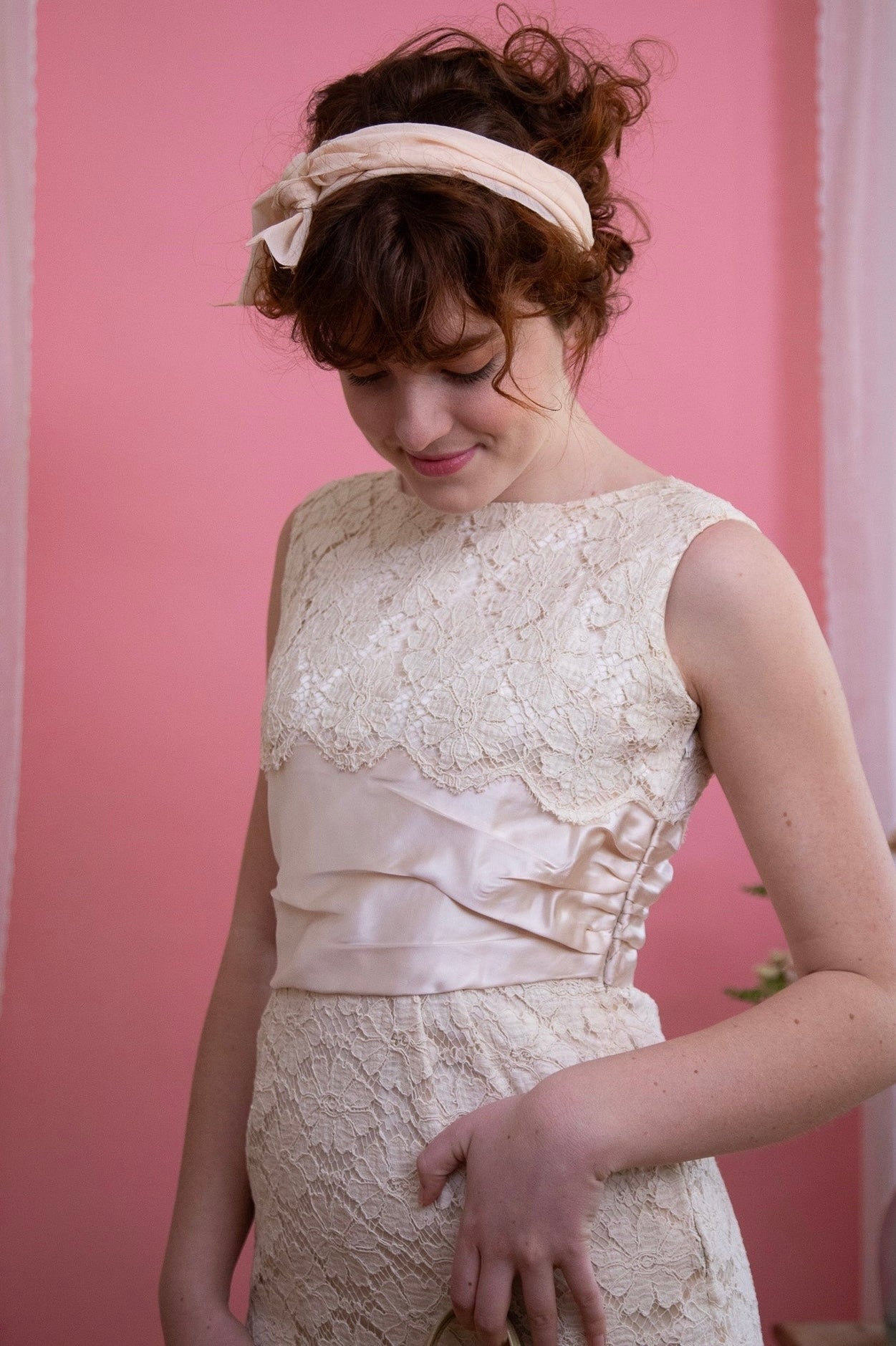 1950s 1960s Ivory Lace Dress with Pale Pink Linen //Size S/M