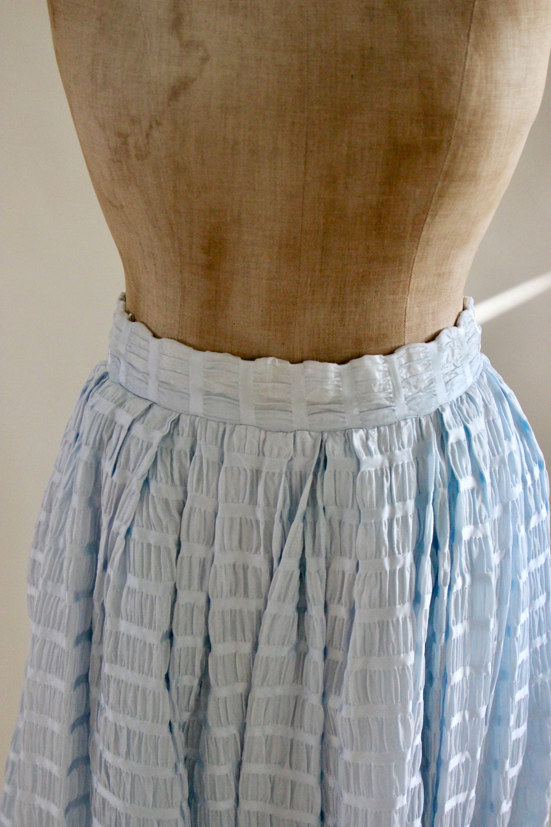 1940s Vintage Light Blue Skirt in Ruffled Fabric//Size S/M