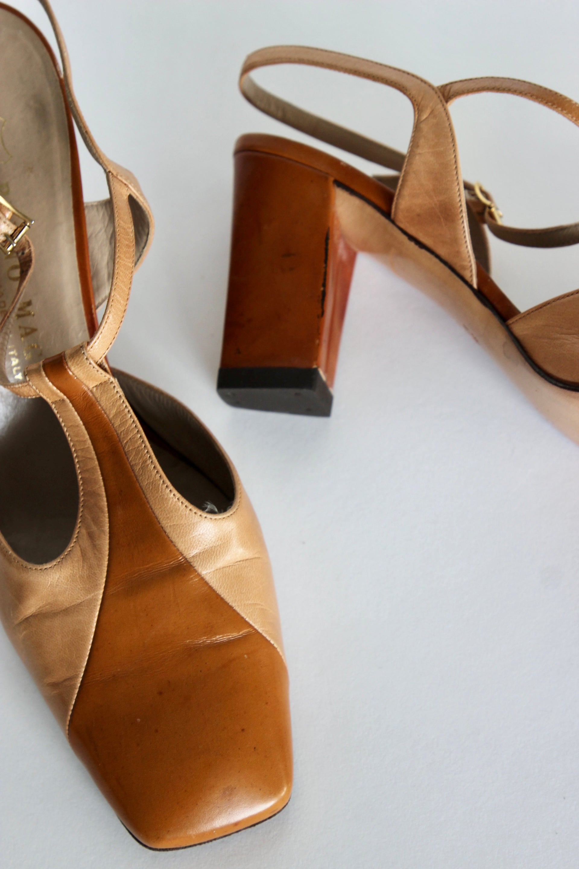 1960s Beige and Brown Leather Mid Heel Shoes // Size EU 9,5 US 8 UK 6