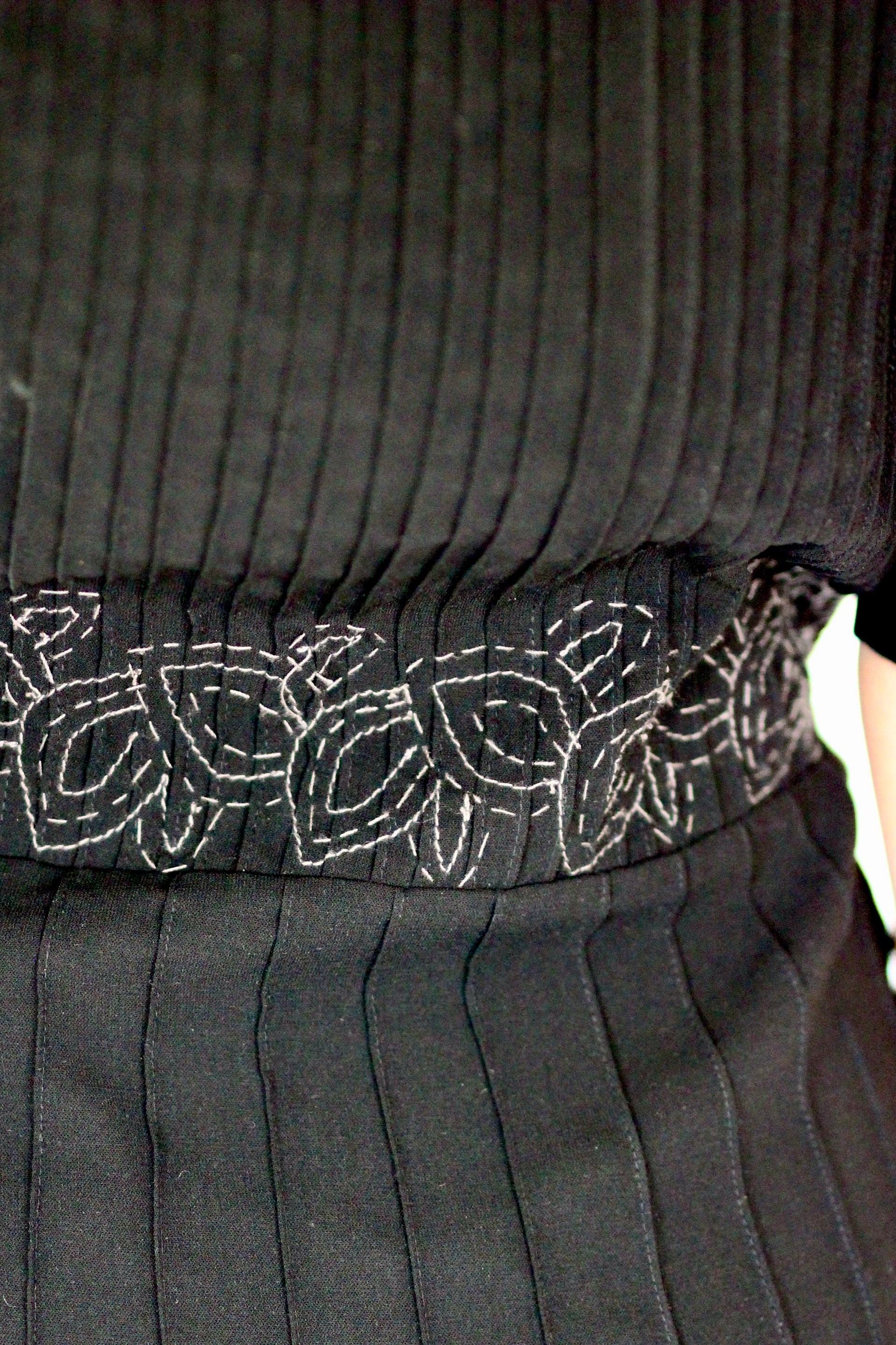 Vintage Black Mini Dress with Grey Embroidery//Size M