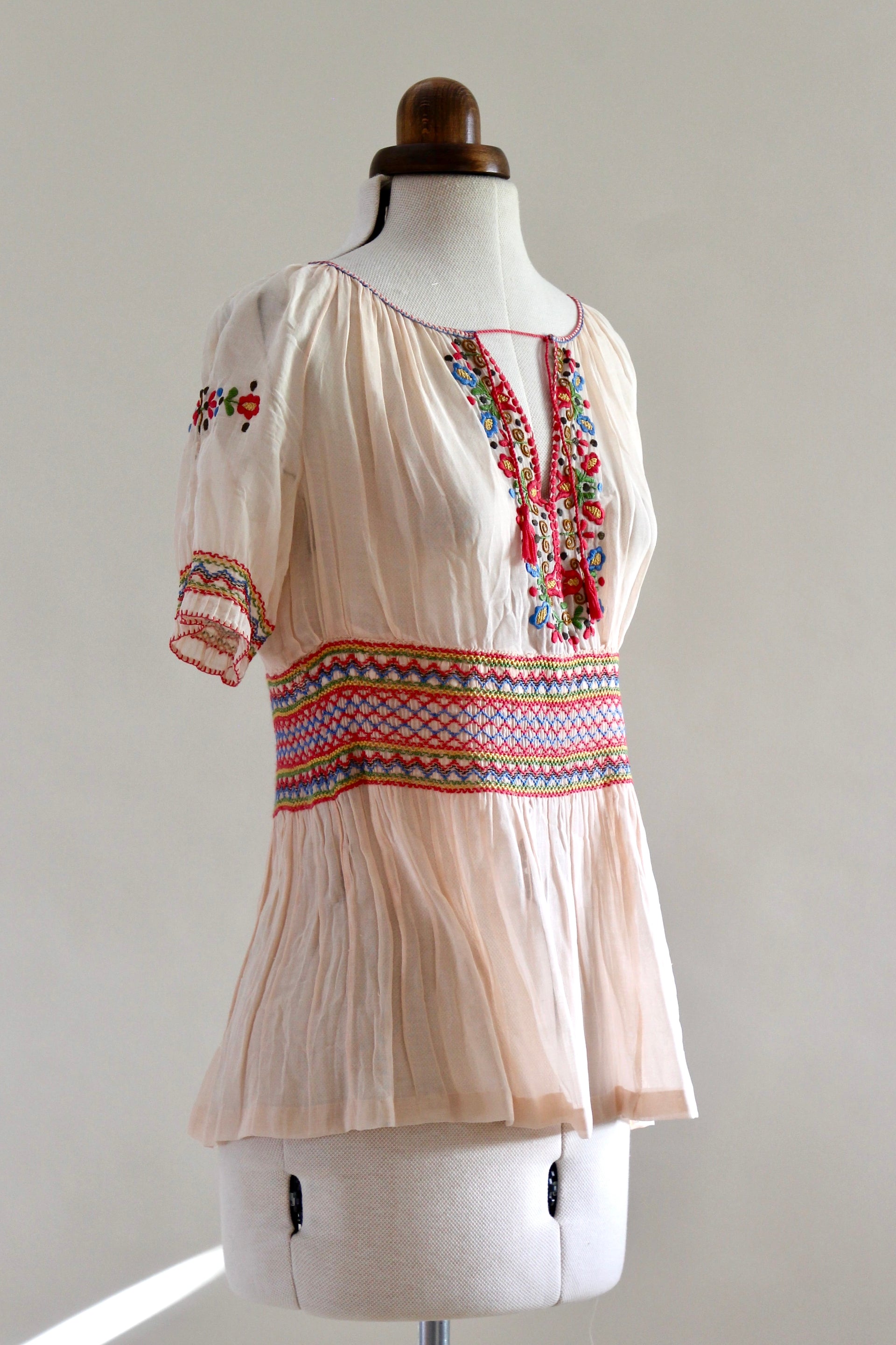 1920s 1930s Hungarian Embroidered Short Sleeve Pale Pink Top // Size XS/S