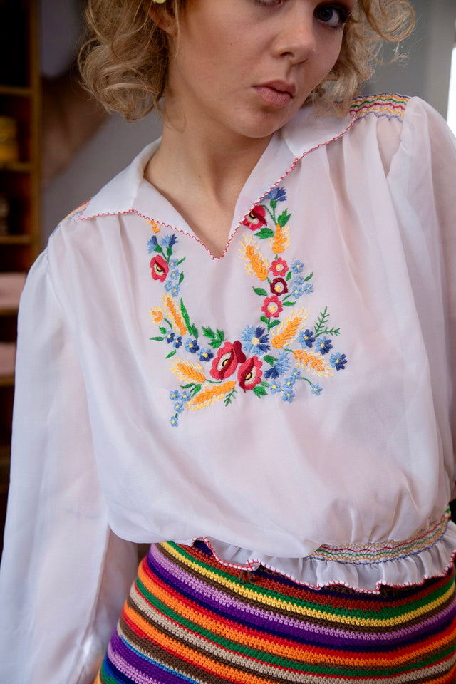 1970s Hungarian Embroidered Peasant Blouse // Size S