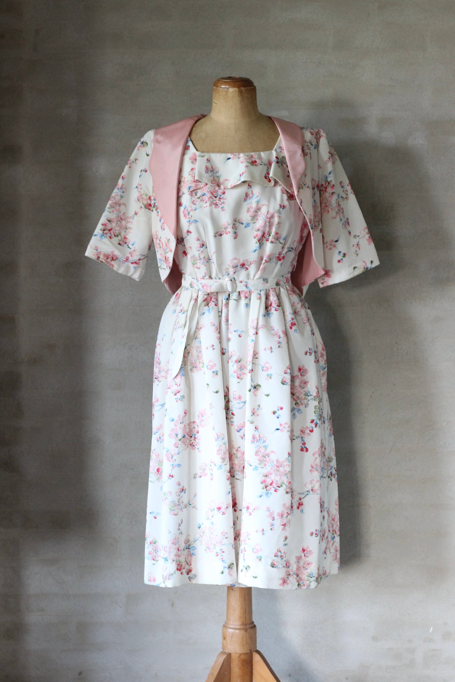 1950s White Taffeta Dress with Bolero//Blue and Pink Flowers//Size S/M