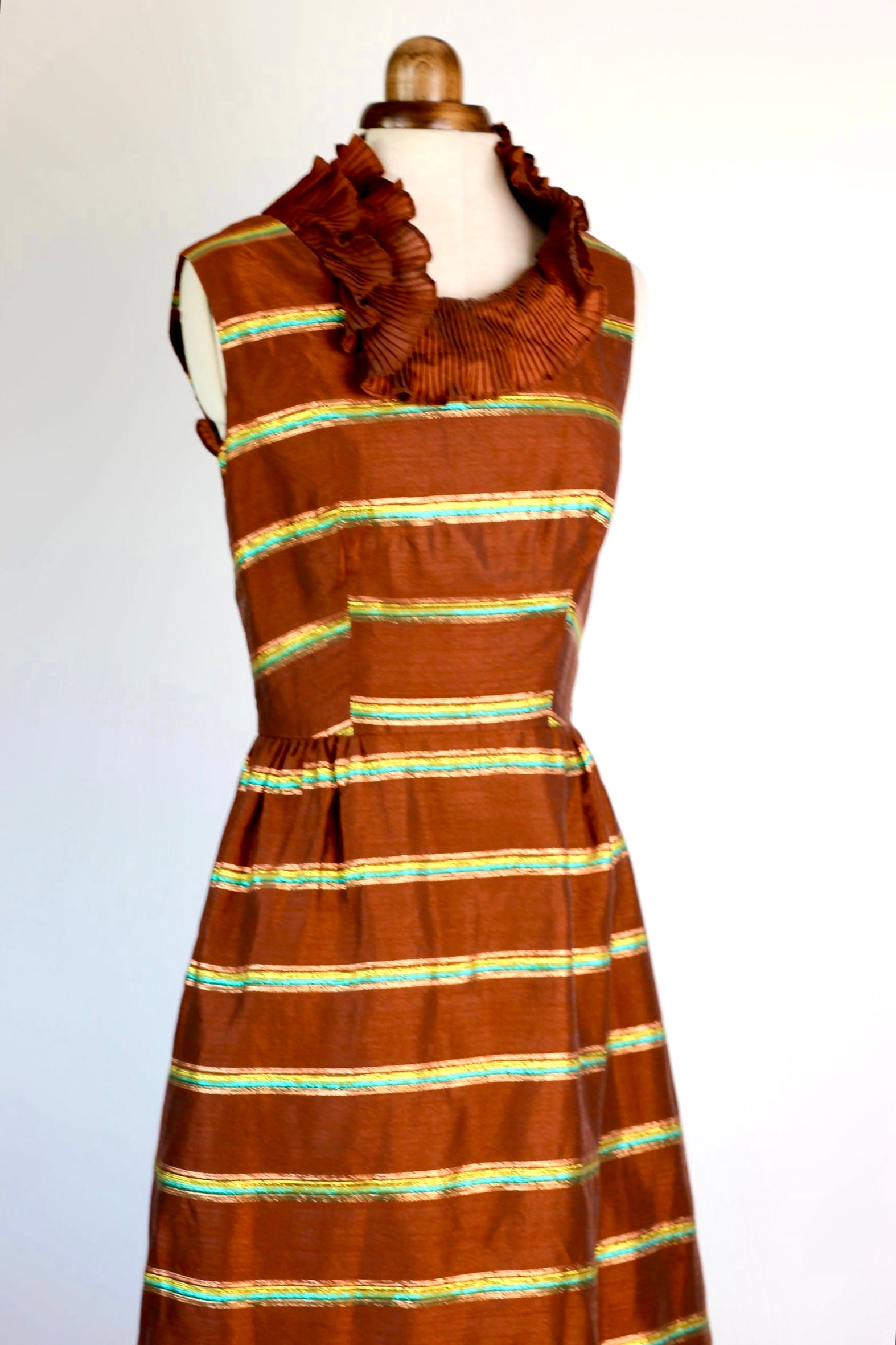 1960s Dress in Brown with Metal Threads//Made in London//Size XS