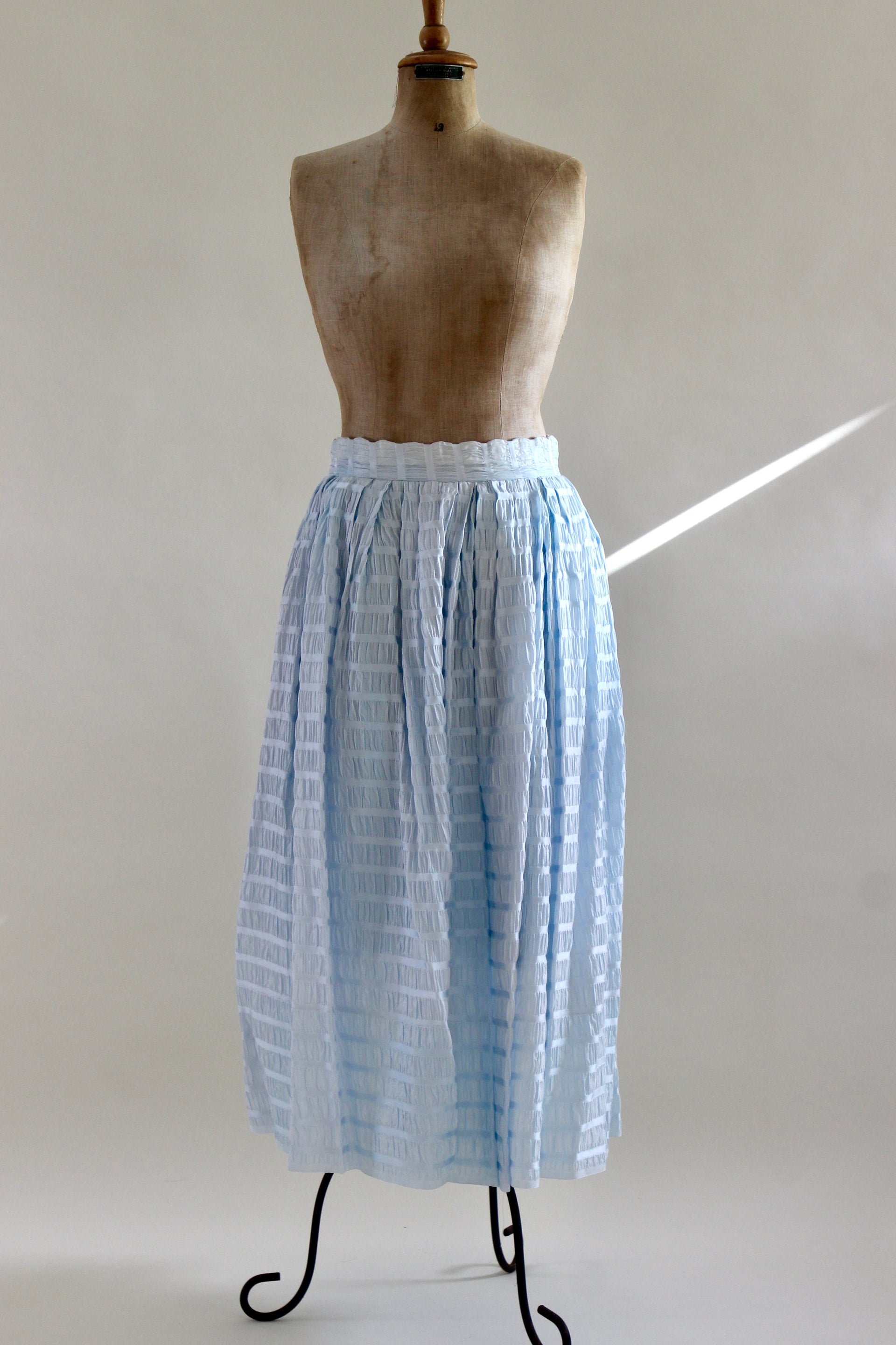 1940s Vintage Light Blue Skirt in Ruffled Fabric//Size S/M