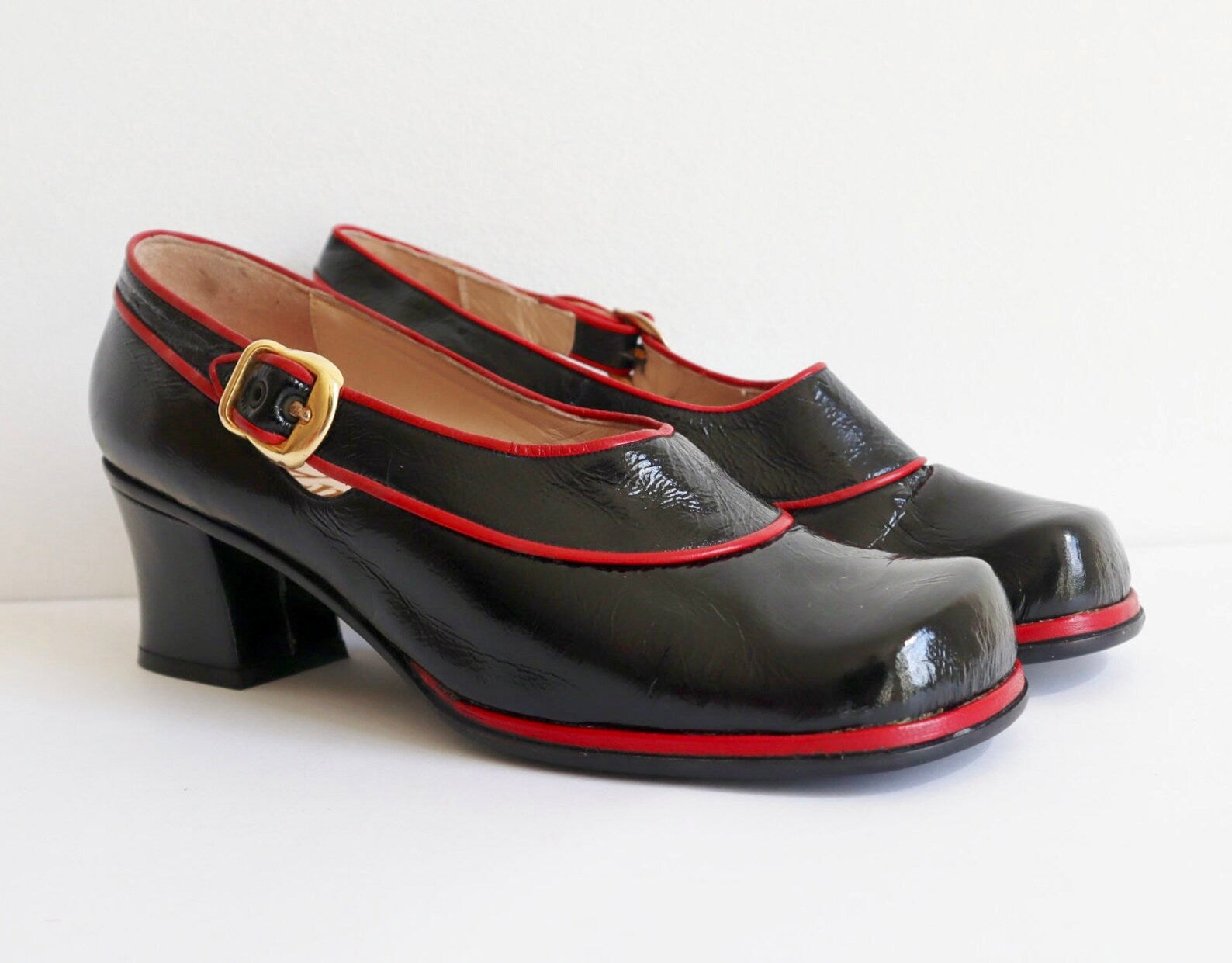 1960s Vintage Black Patent Leather Shoes