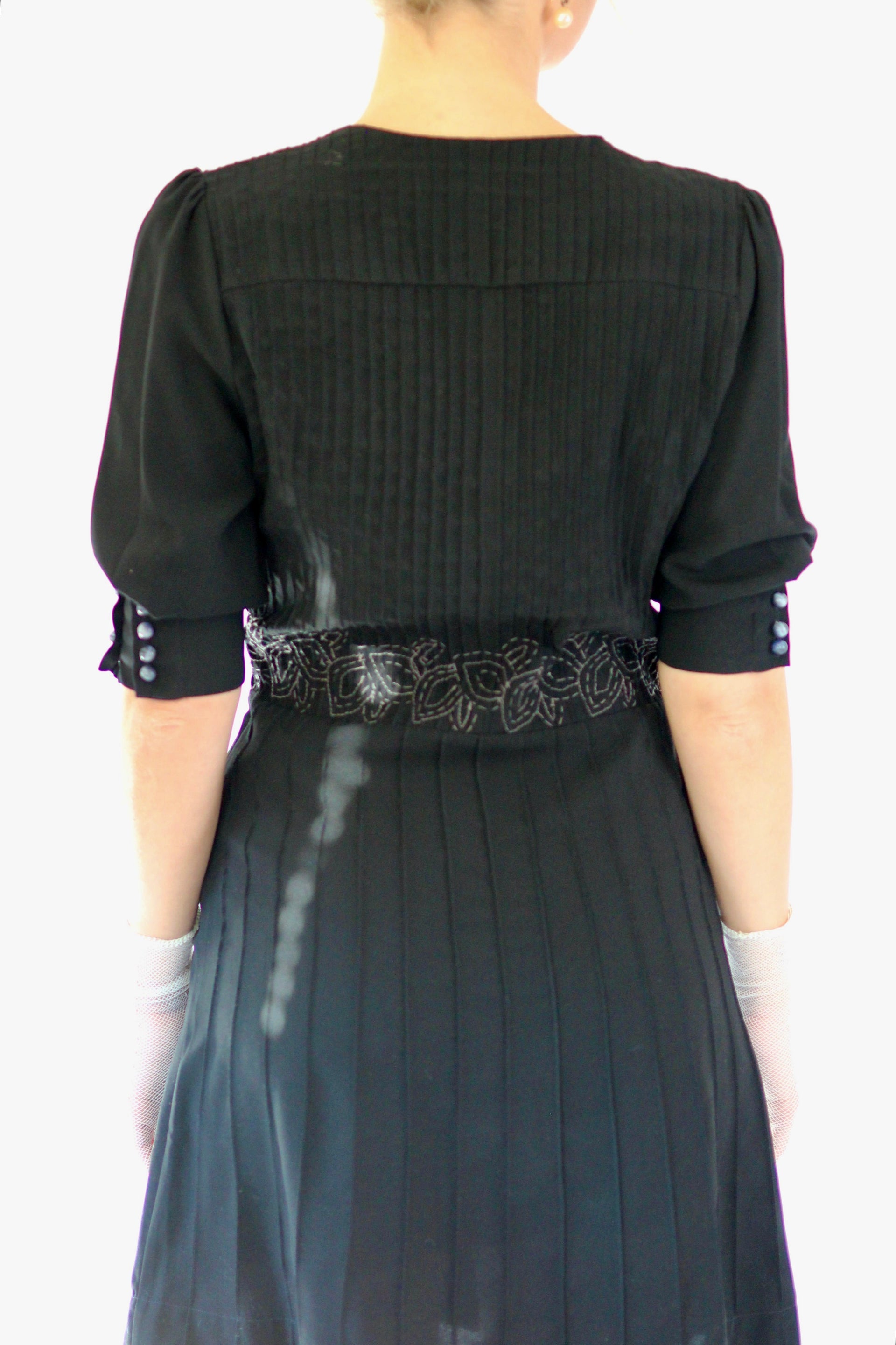 Vintage Black Mini Dress with Grey Embroidery//Size M