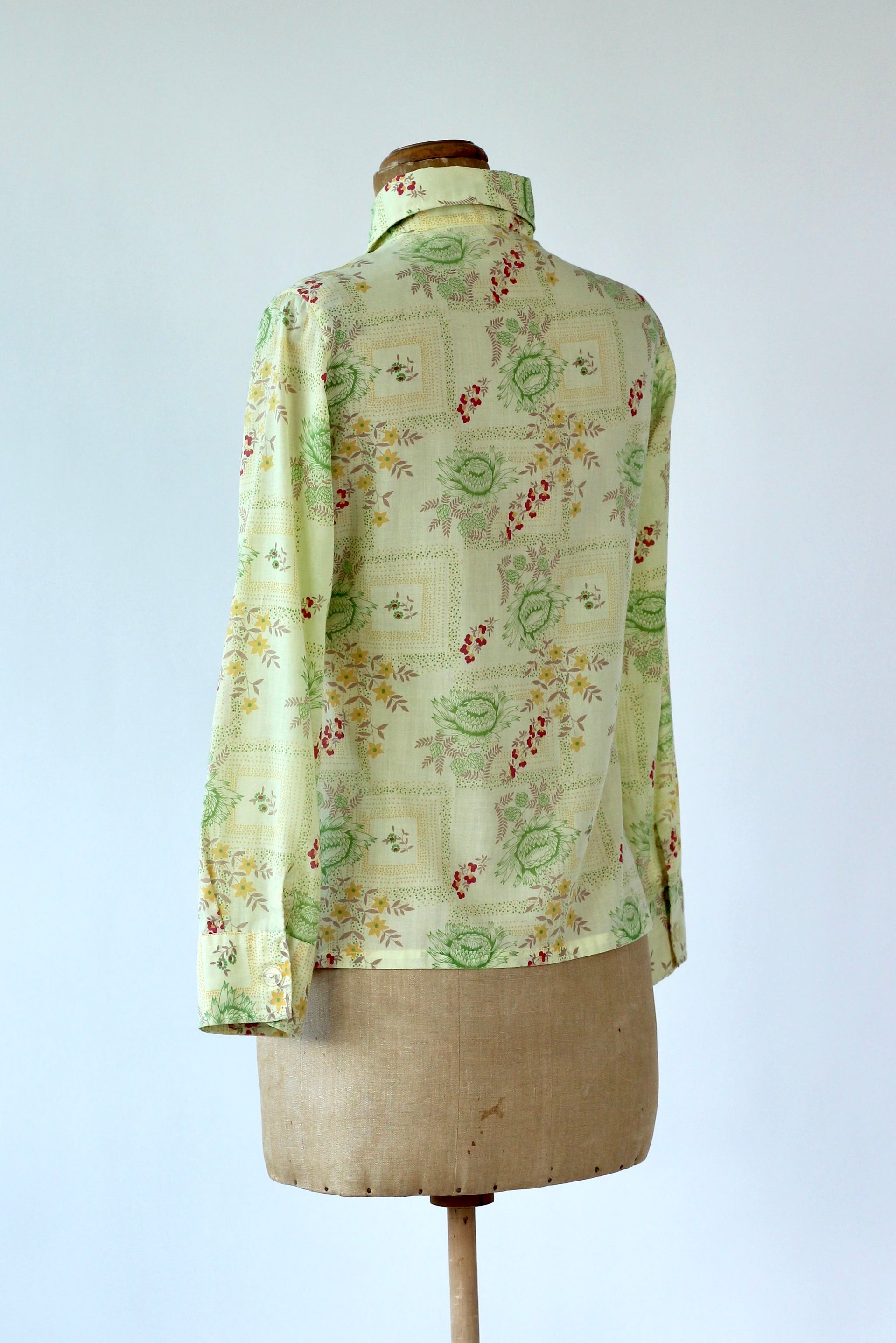 1970s Vintage Yellow Shirt with Floral Pattern // Size S/M