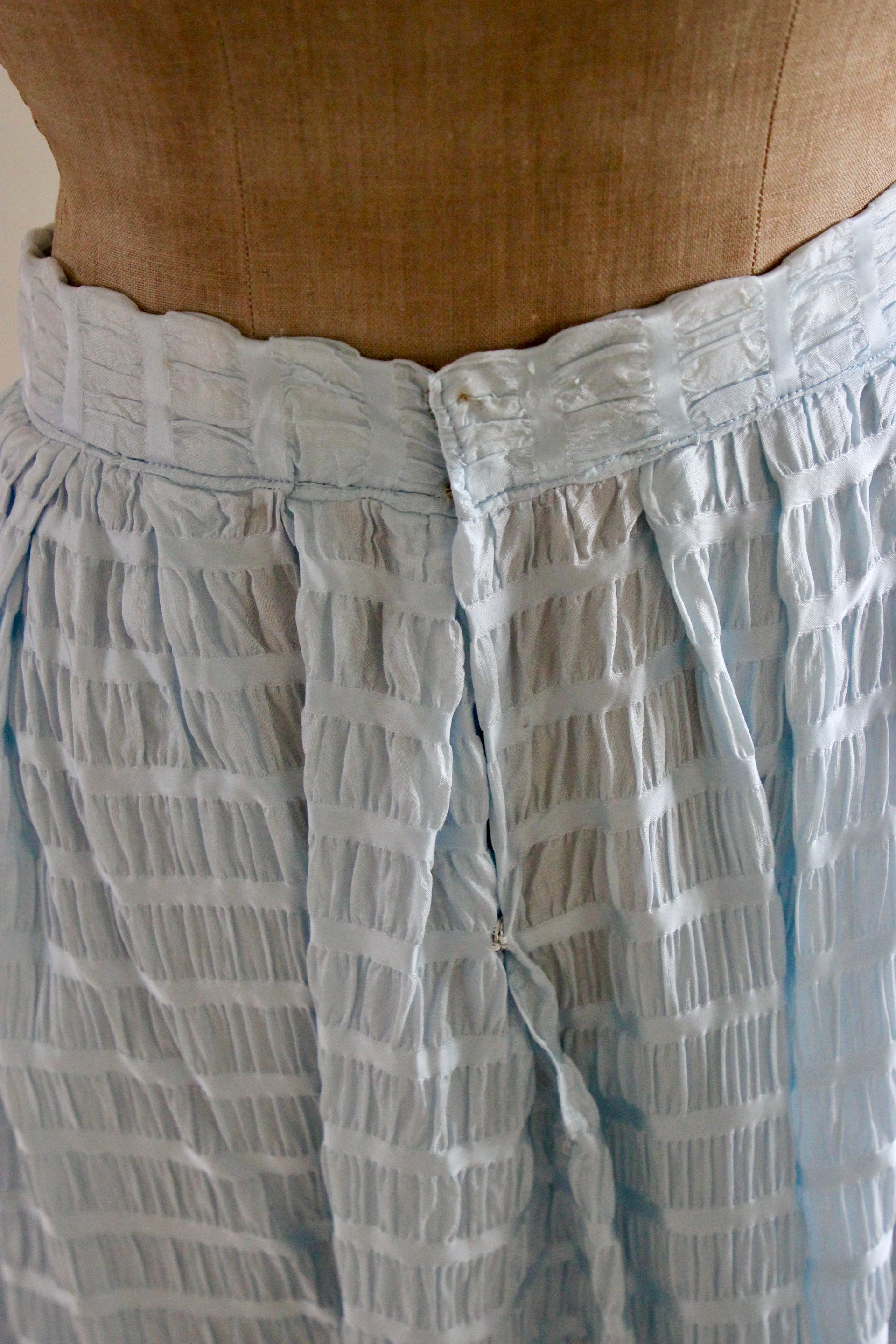 1940s Vintage Light Blue Skirt in Ruffled Fabric//Size S/M