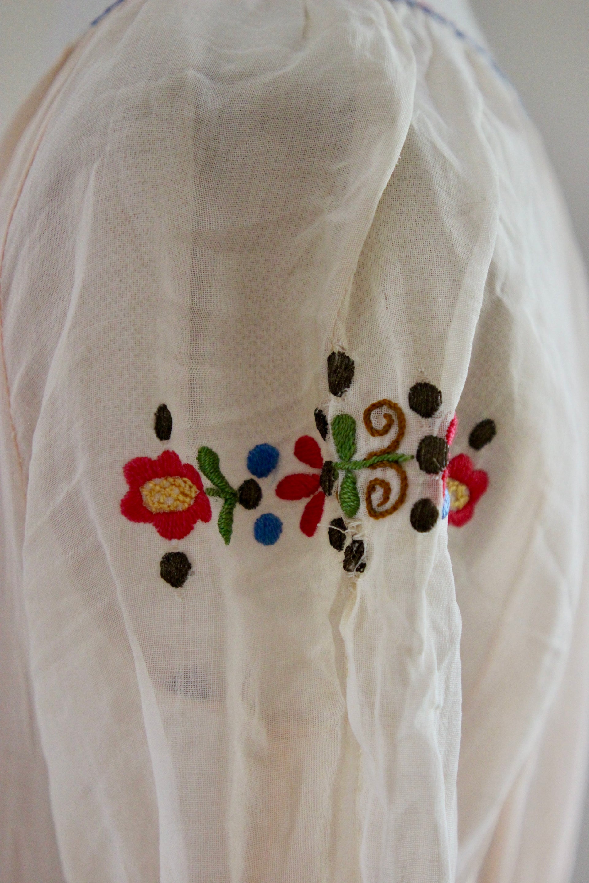 1920s 1930s Hungarian Embroidered Short Sleeve Pale Pink Top // Size XS/S