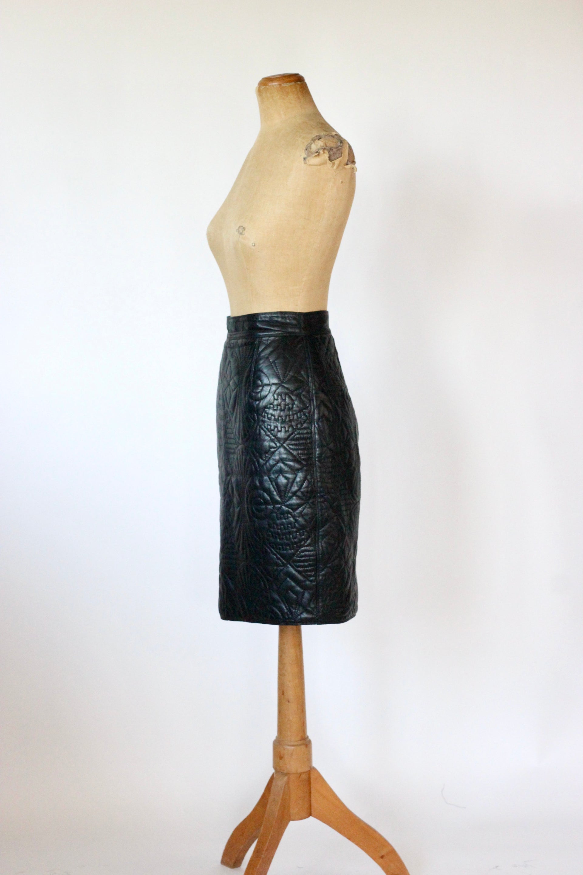 1990s Vintage Black Quilted Leather High Waisted Skirt//Size S/M