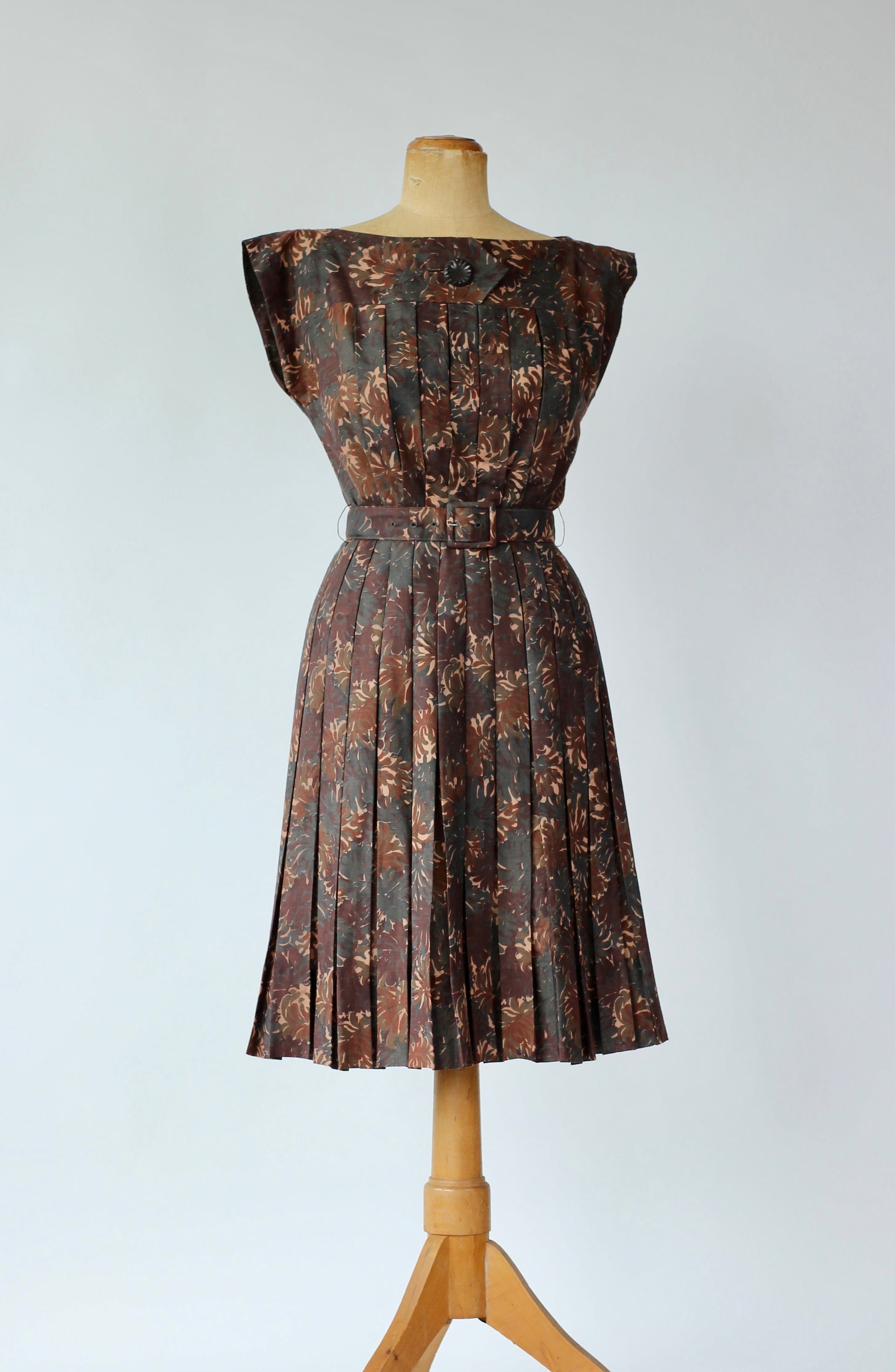 1950s Brown Cotton Dress with Abstract Floral Print//Size XS/S