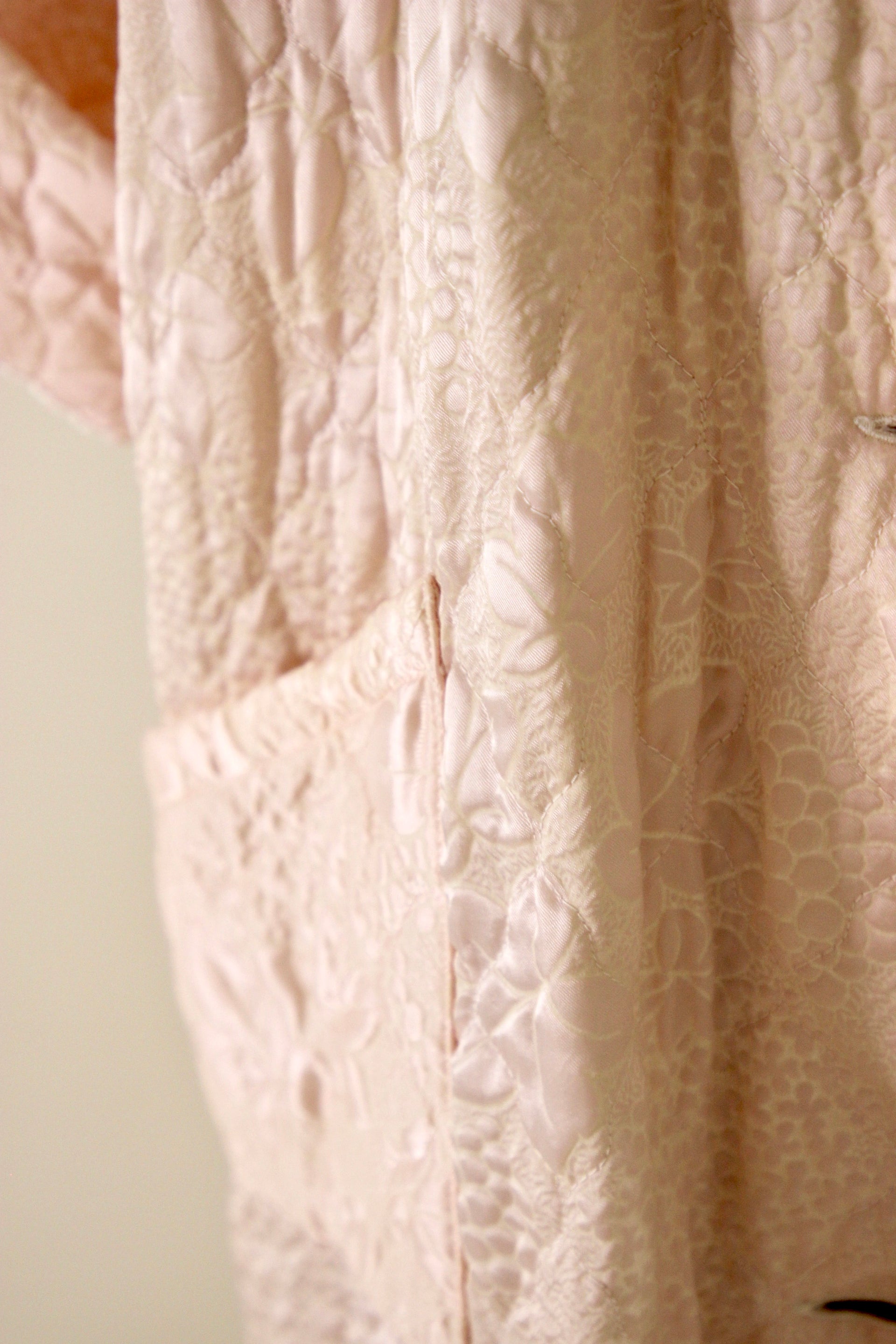 1960s Baby Pink Satin Quilted Robe//Light Coat//Oversized Coat//Size M-XL