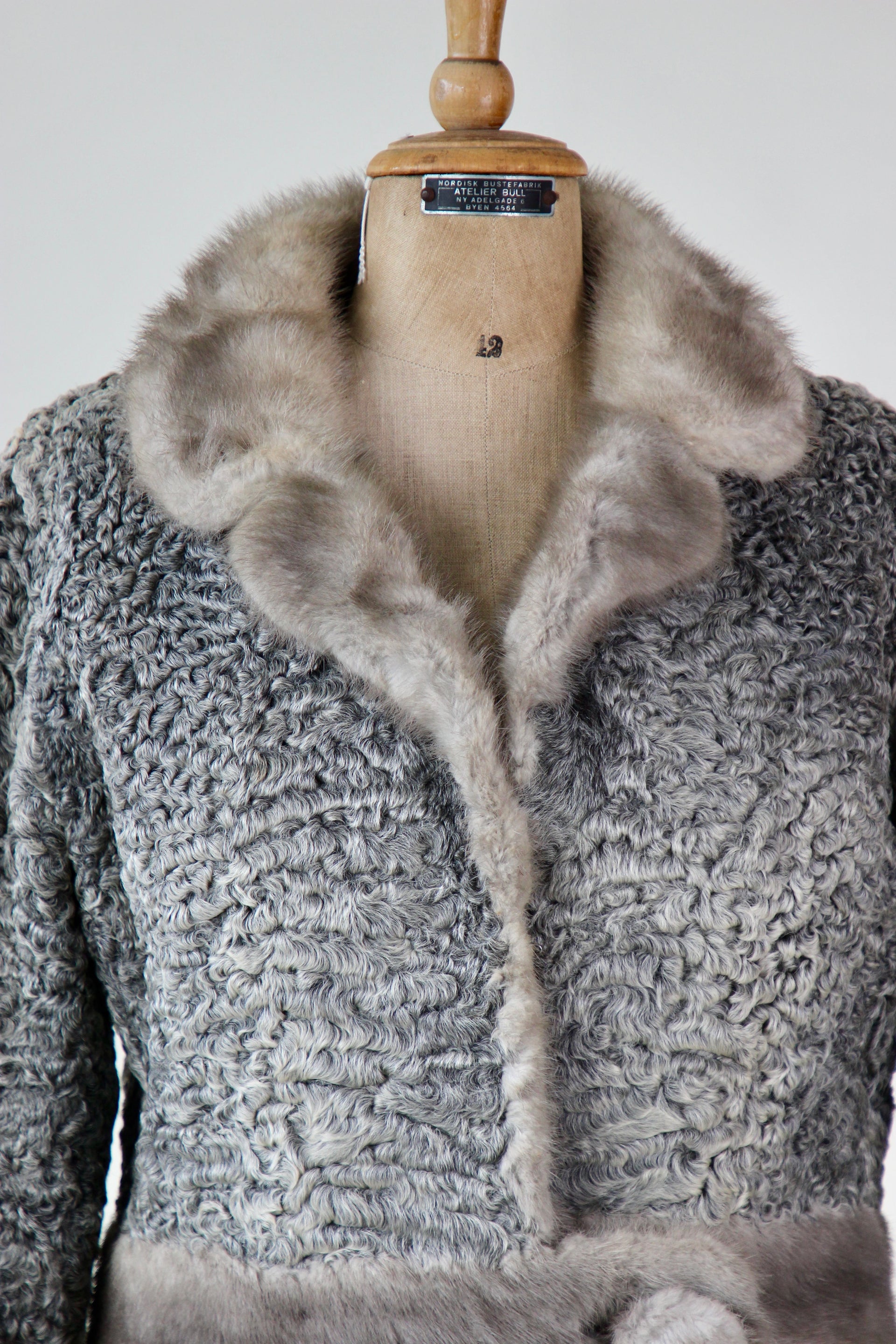 1950s Vintage Grey Lamb Fur and Mink Fur Short Jacket // Size M