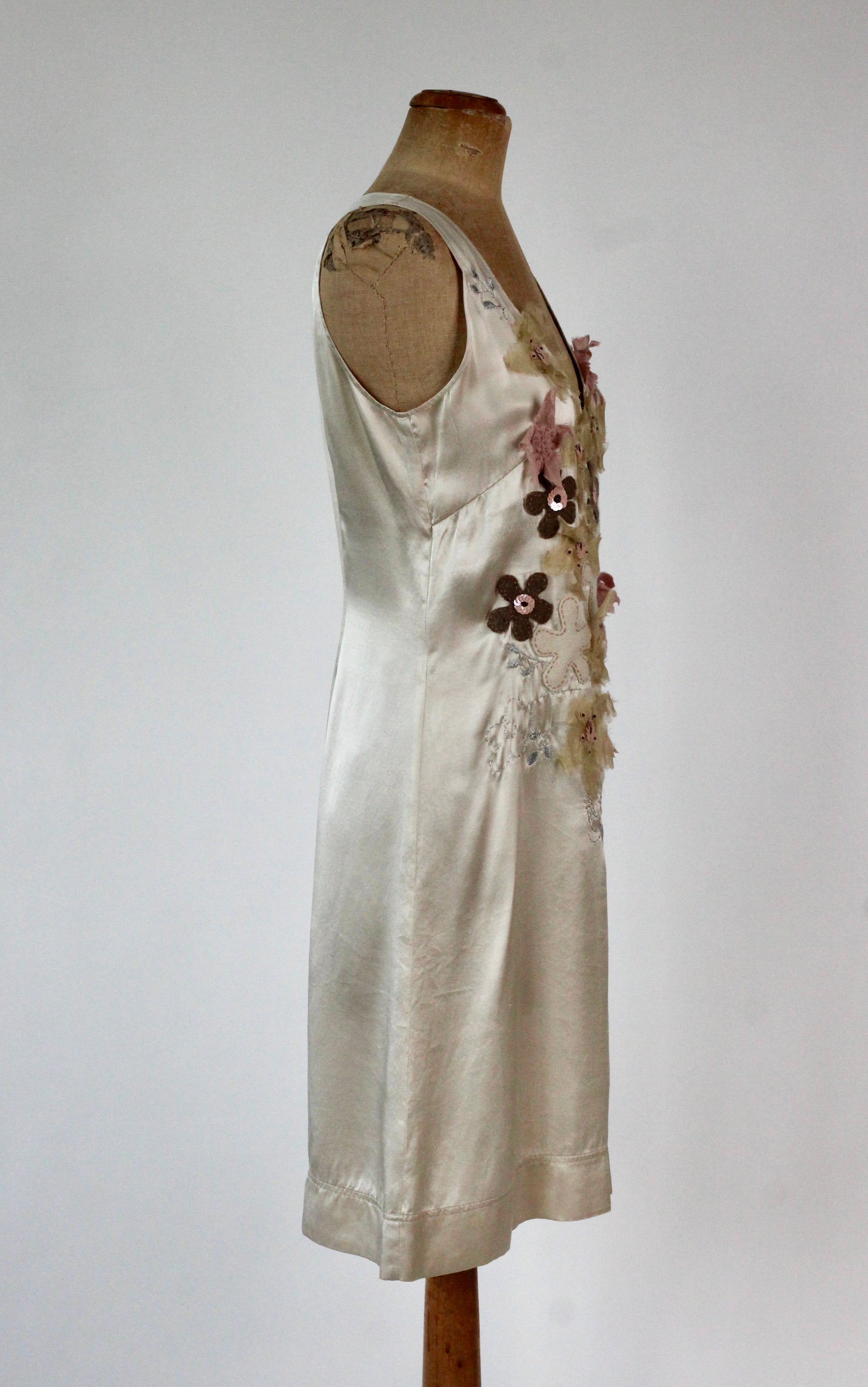 Vintage Ivory Sleeveles Silk Dress with Flower Applique //Danish Design//Size M
