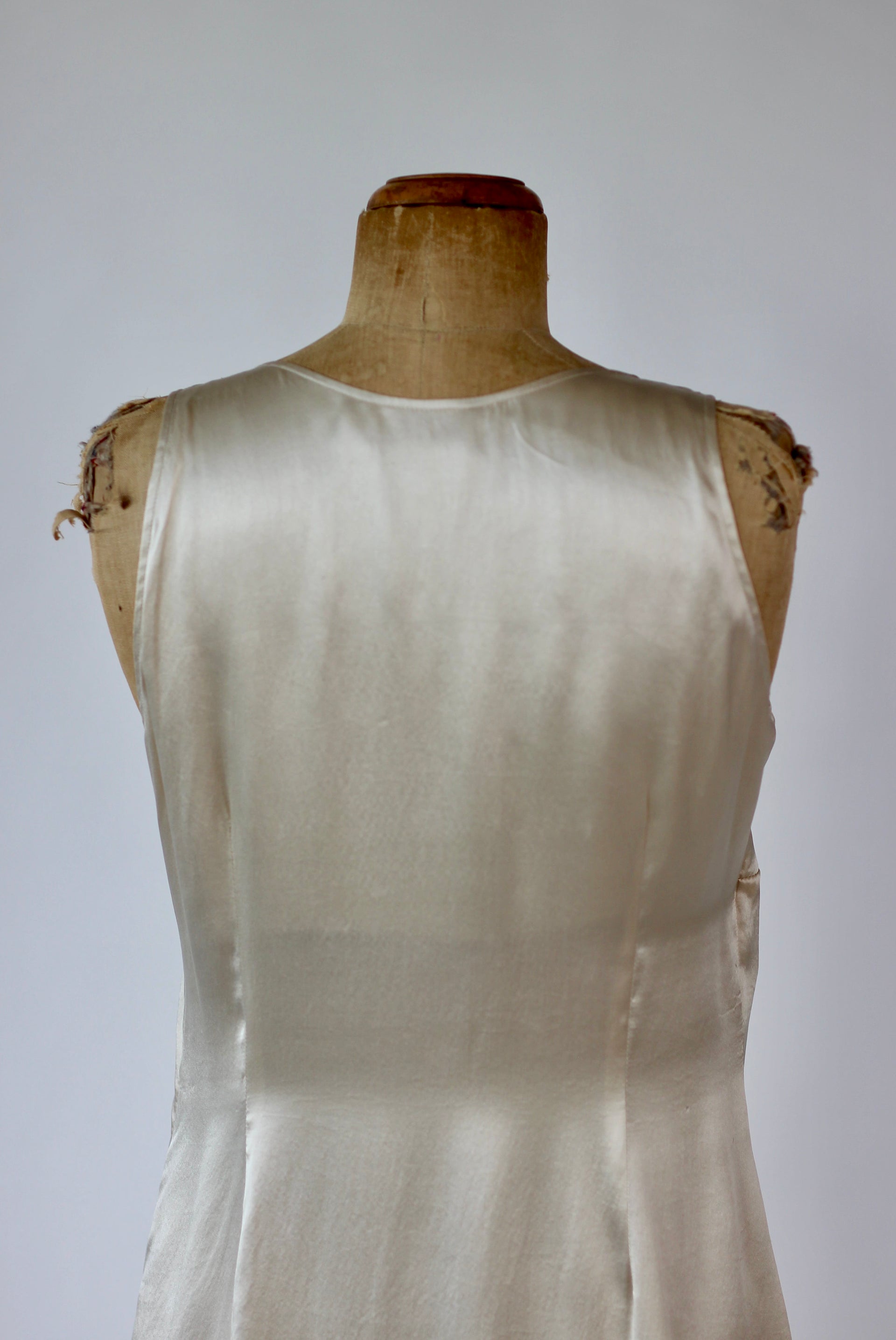 Vintage Ivory Sleeveles Silk Dress with Flower Applique //Danish Design//Size M