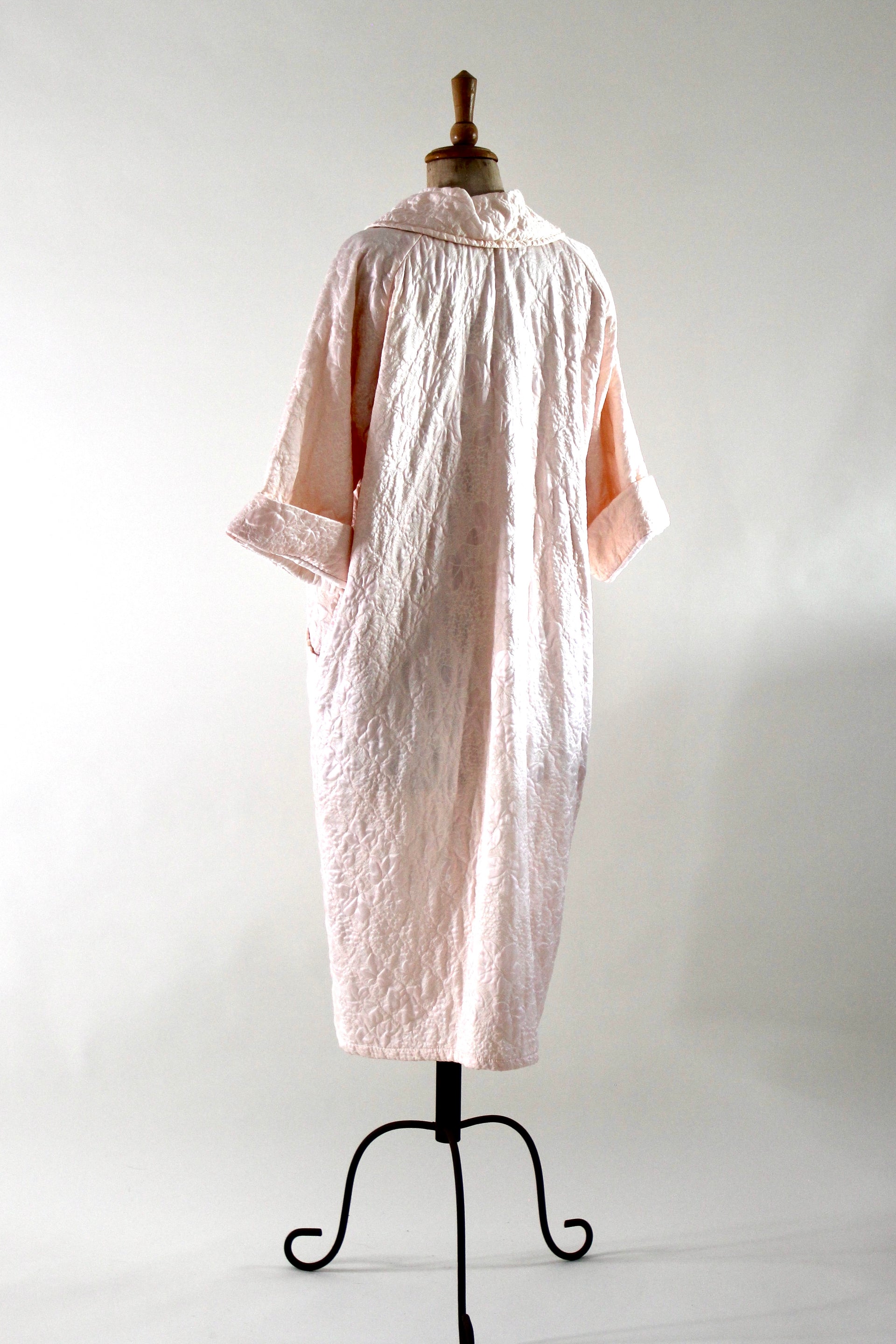 1960s Baby Pink Satin Quilted Robe//Light Coat//Oversized Coat//Size M-XL