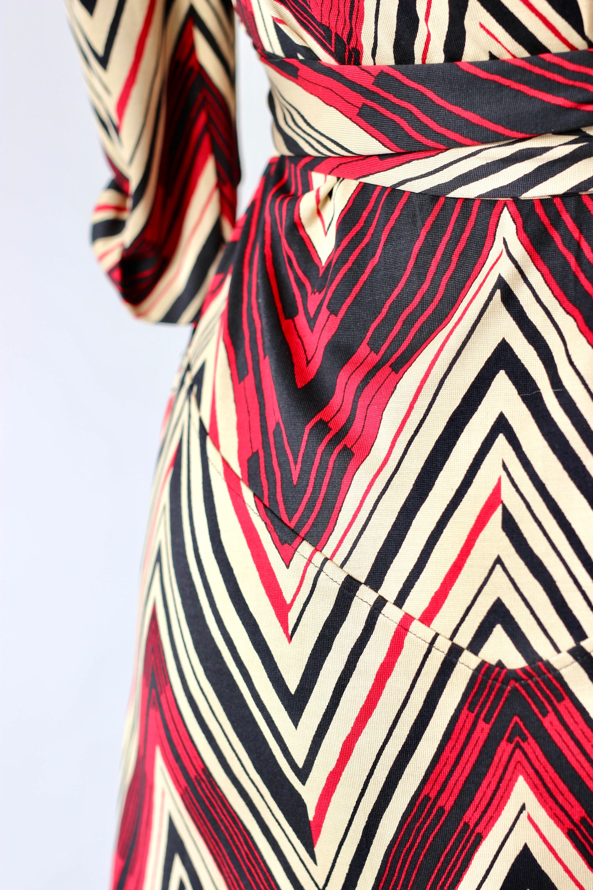 Diane von Furstenberg Vintage Silk Wrap Dress // Size M/L
