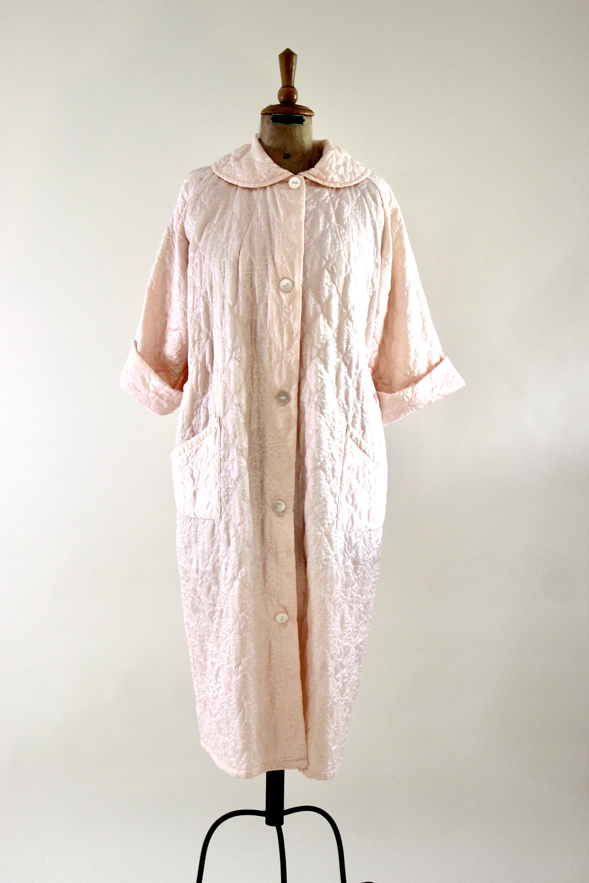 1960s Baby Pink Satin Quilted Robe//Light Coat//Oversized Coat//Size M-XL
