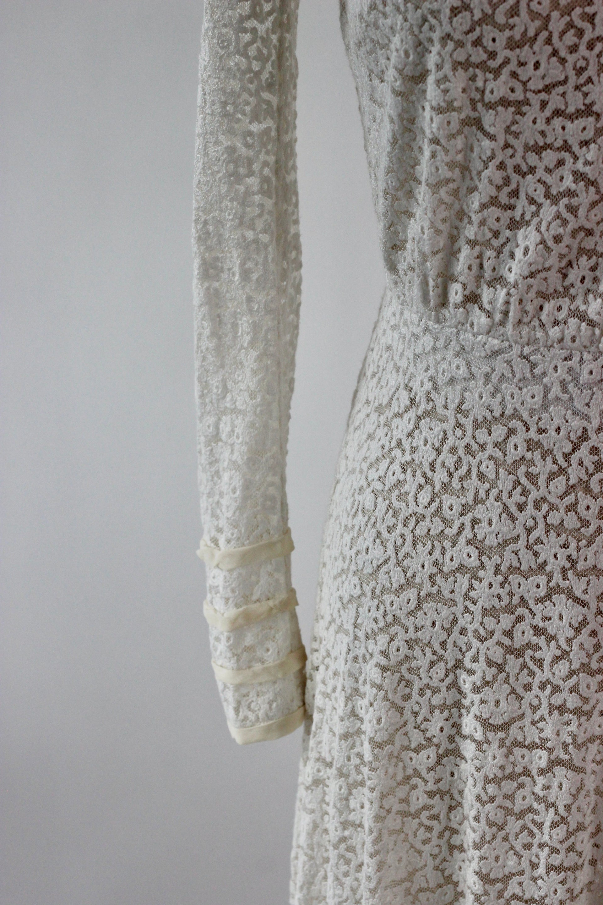 1920s 1930s Vintage Lace Wedding Dress // Size XS